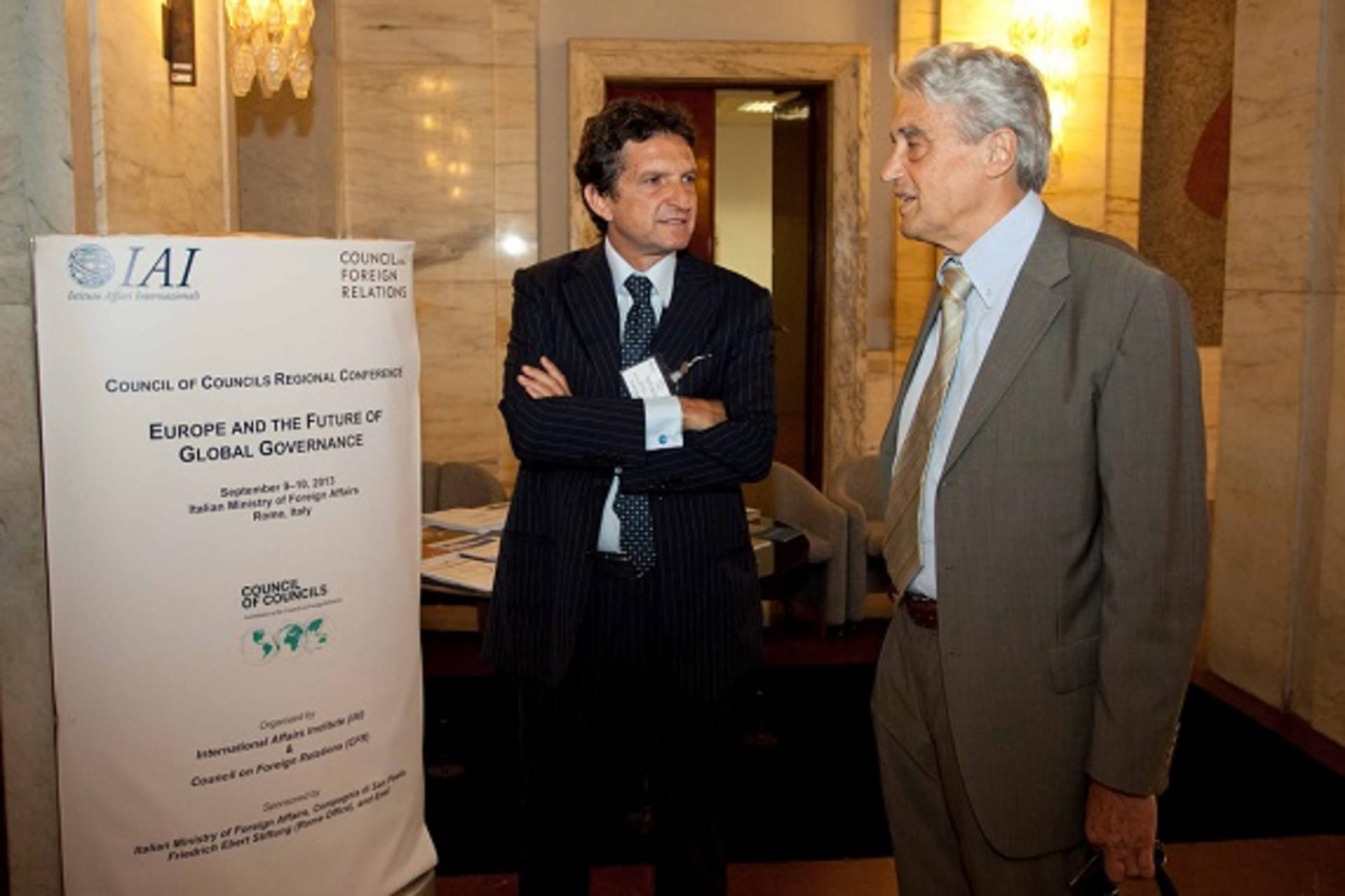 <p>Participants converse during the CoC Third Regional Conference (Leonardo Puccini).</p>
