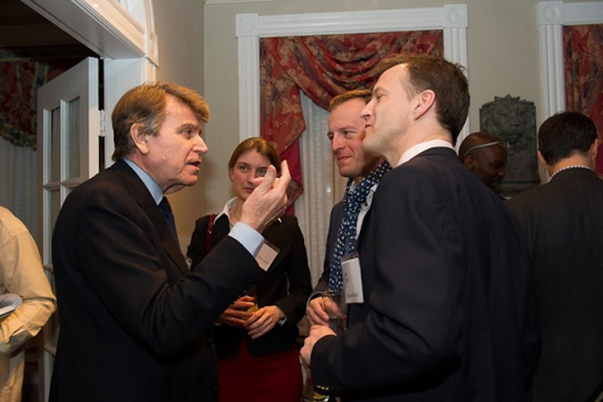 <p>Thierry de Montbrial (French Institute of International Affairs) converses with fellow council members during the CoC Second Annual Conference (Kaveh Sardari).</p>
