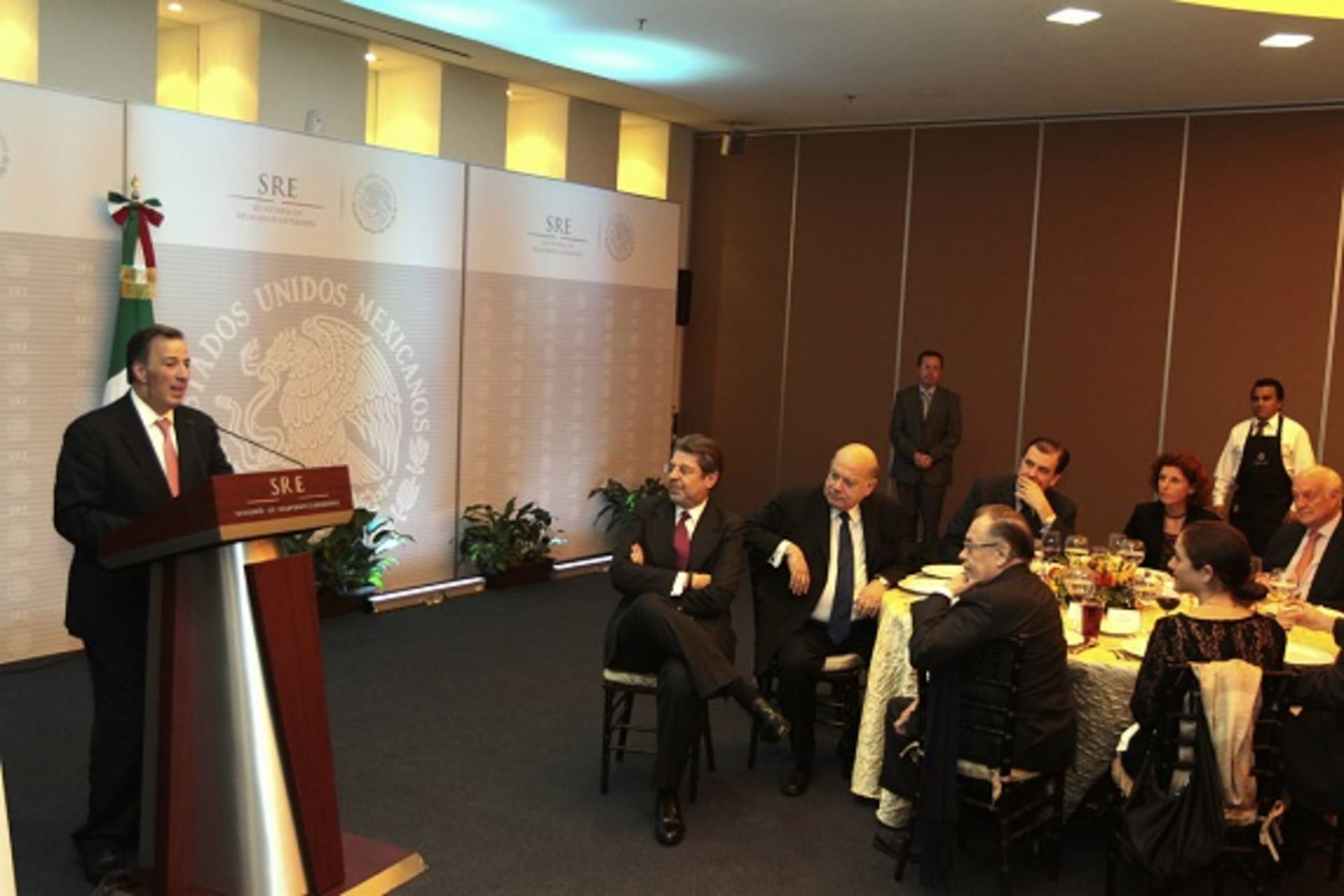 <p>José Antonio Meade Kuribreña (Secretary of Foreign Affairs, Mexican Foreign Ministry) delivers a keynote speech during the CoC Fourth Regional Conference (Gustavo Benitez).</p>
