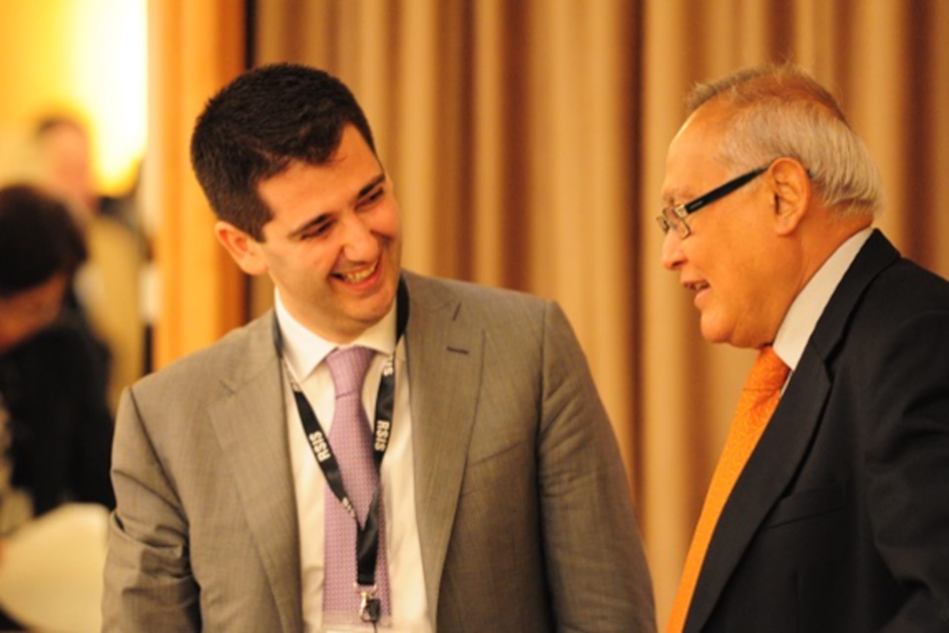 <p>Memduh Karakullukçu (Global Relations Forum) converses with Barry Desker ( S. Rajaratnam School of International Studies) during the CoC First Regional Conference (William Lam).</p>
