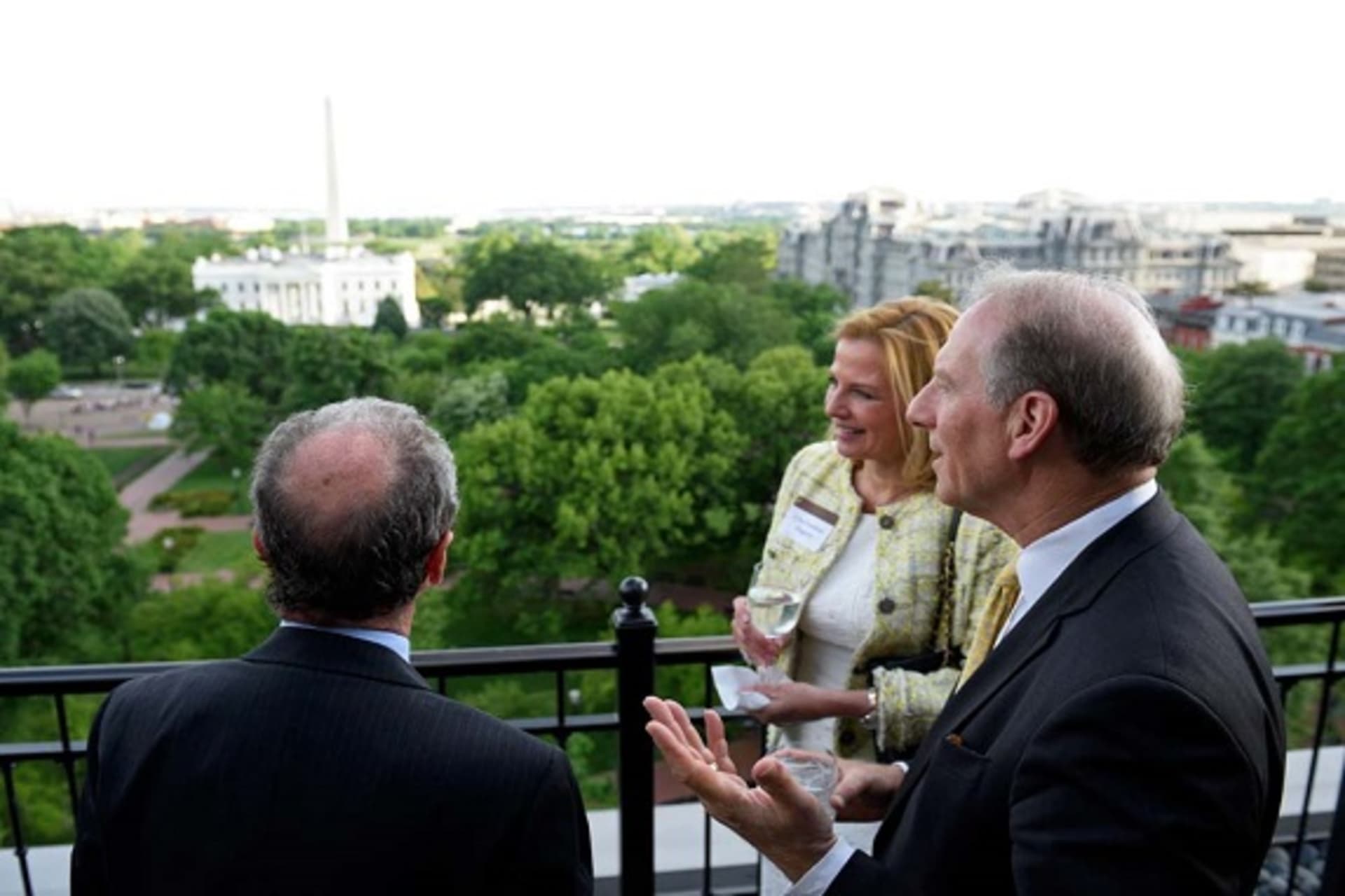 <p>Richard Haass converses with participants at the Top of the Hay during the CoC Fourth Annual Conference (Kaveh Sardari).</p>
