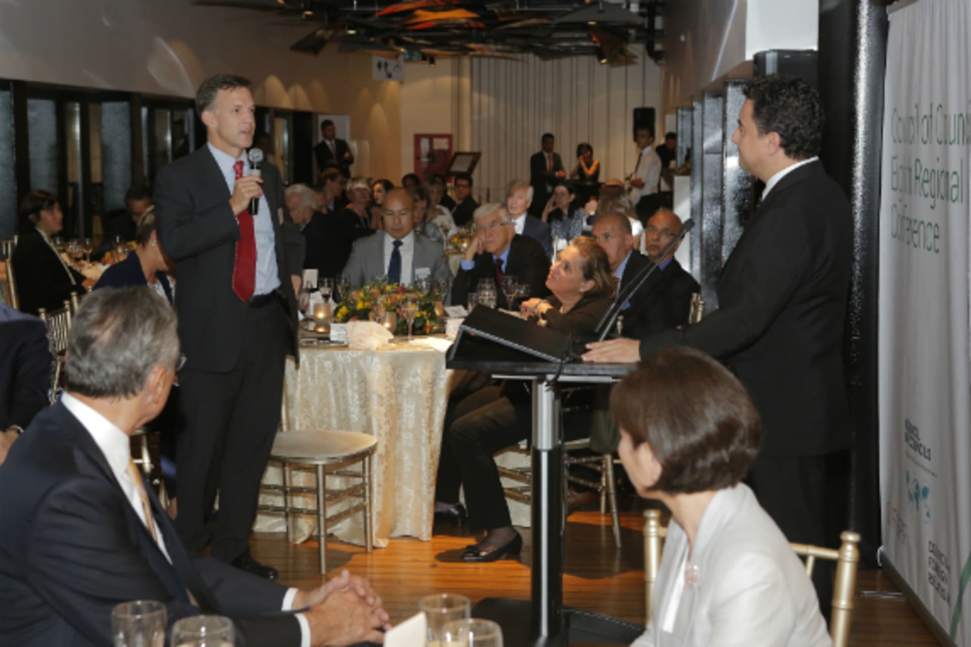<p>Stewart Patrick of the Council on Foreign Relations poses a question during Ali Babacan’s keynote address at the Council of Councils Eighth Regional Conference. (Ferit Gelgec)</p>
