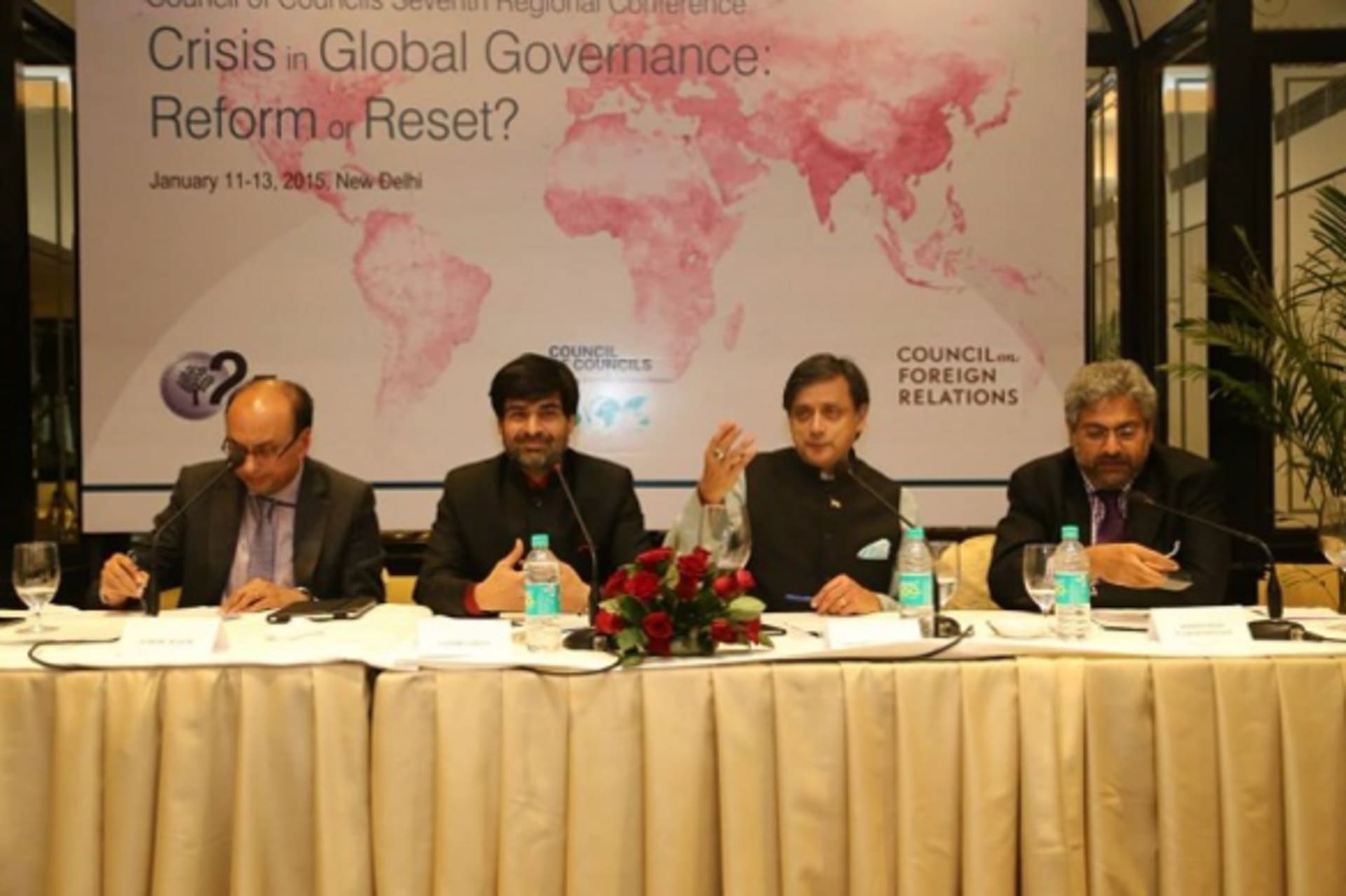 <p>Speakers discuss the new Modi government during the Council of Councils Seventh Regional Conference opening dinner (Pradeep Kumar).</p>
