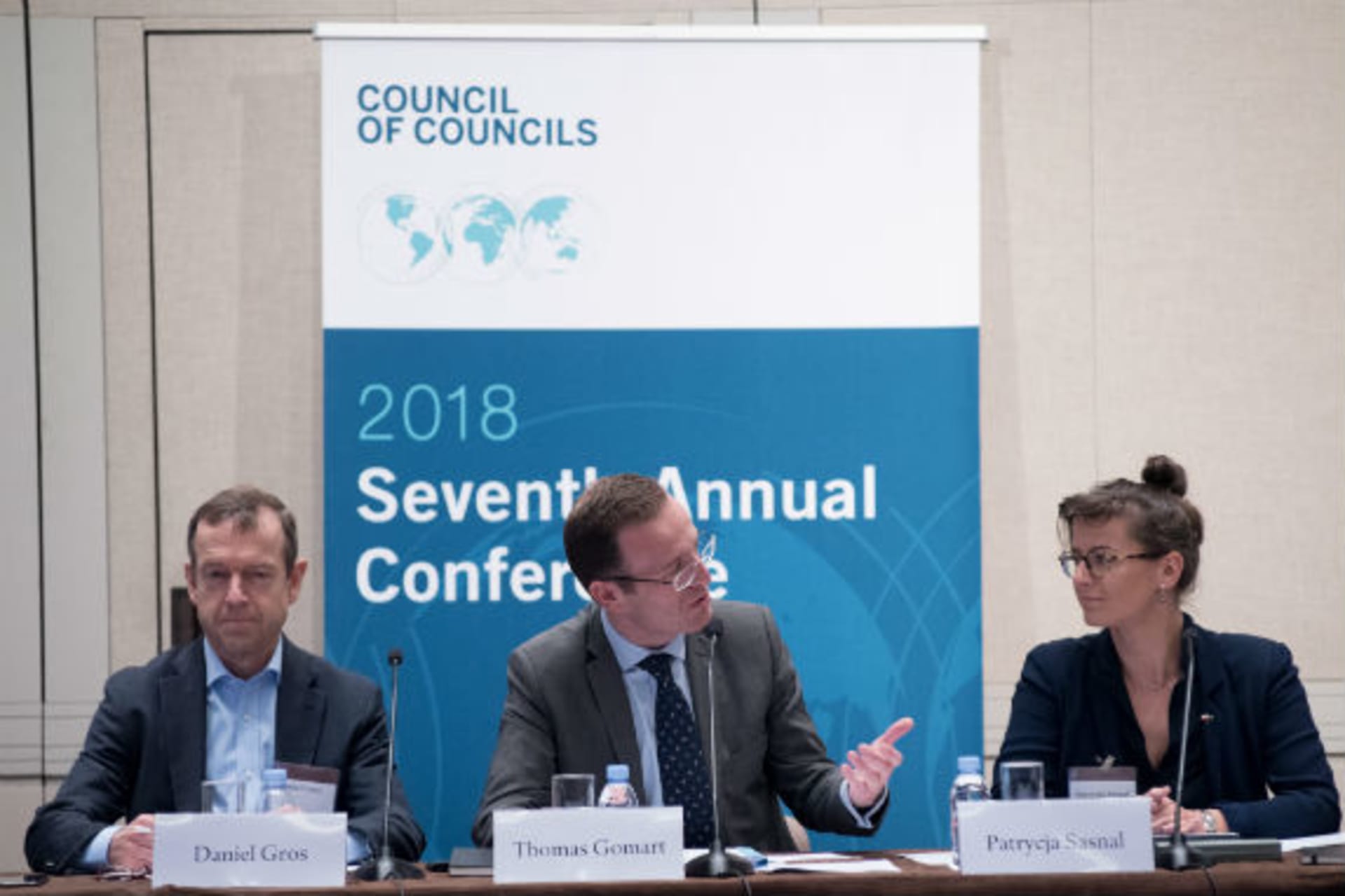 <p>Daniel Gros, Thomas Gomart, and Patrycja Sasnal discuss the new CoC Global Governance Working Papers (Melanie Einzig).</p>
