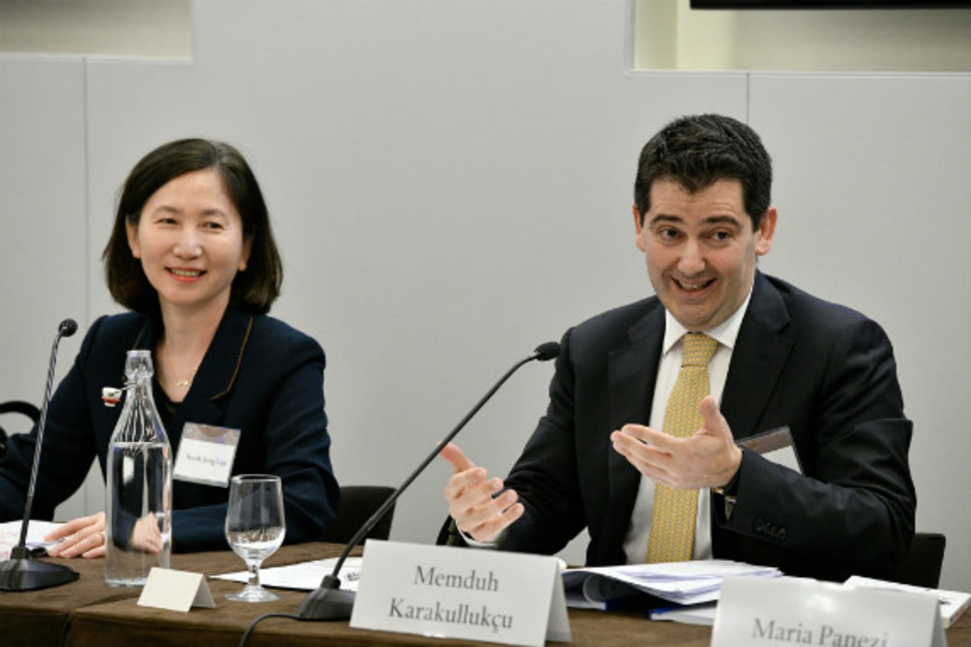 <p>Sook Jong Lee and Memduh Karakullukçu discuss how to ensure freedom has a future. (Kaveh Sardari)</p>