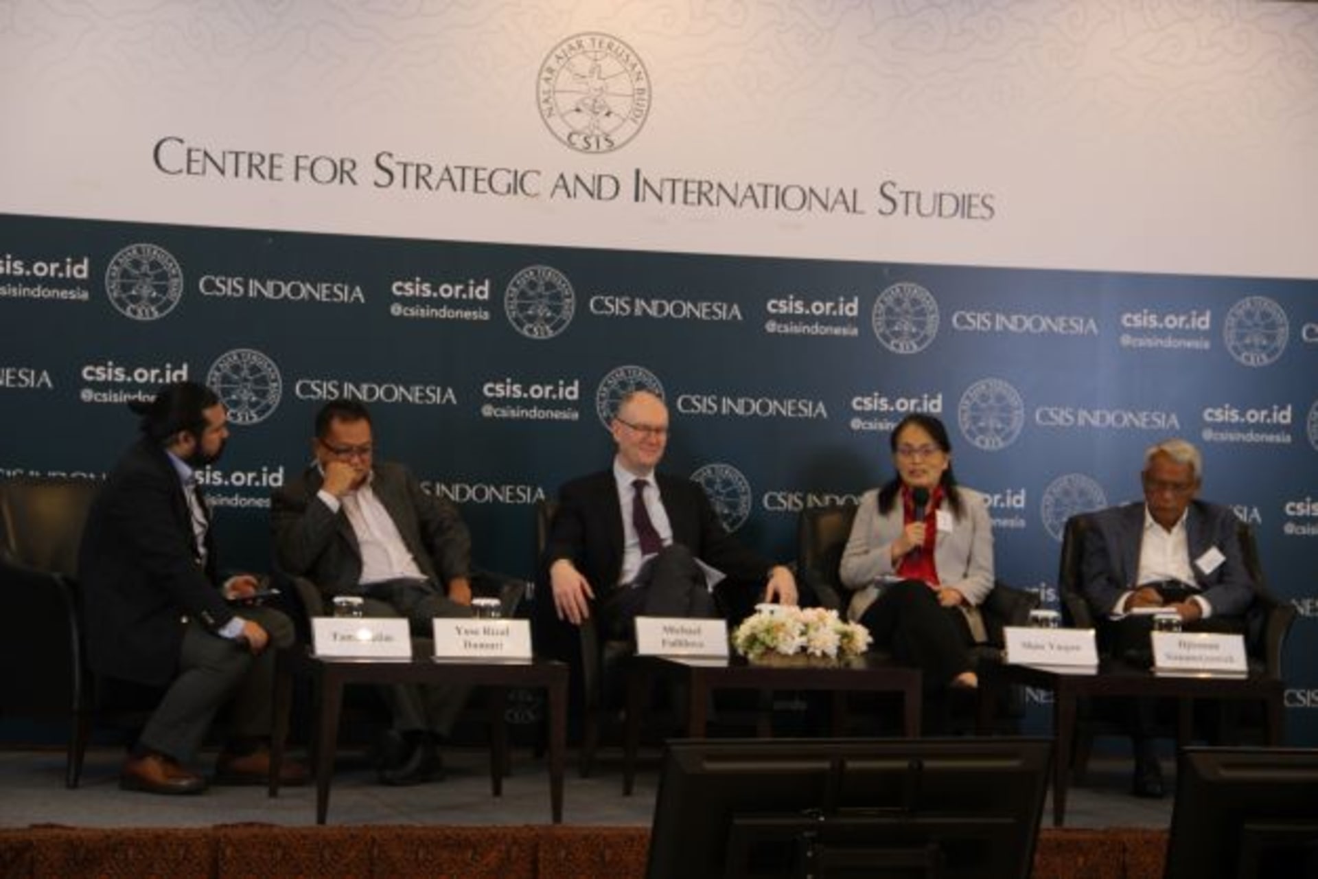 <p>Yose Rizal Damuri, Michael Fullilove, Shao Yuqun, and Djisman Simandjuntak at the public session of the regional conference.</p>

