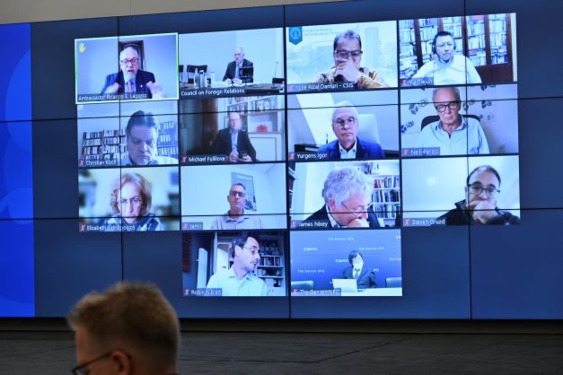 <p>Virtual participants for the session “The West, Russia, and Ukraine.”</p>

