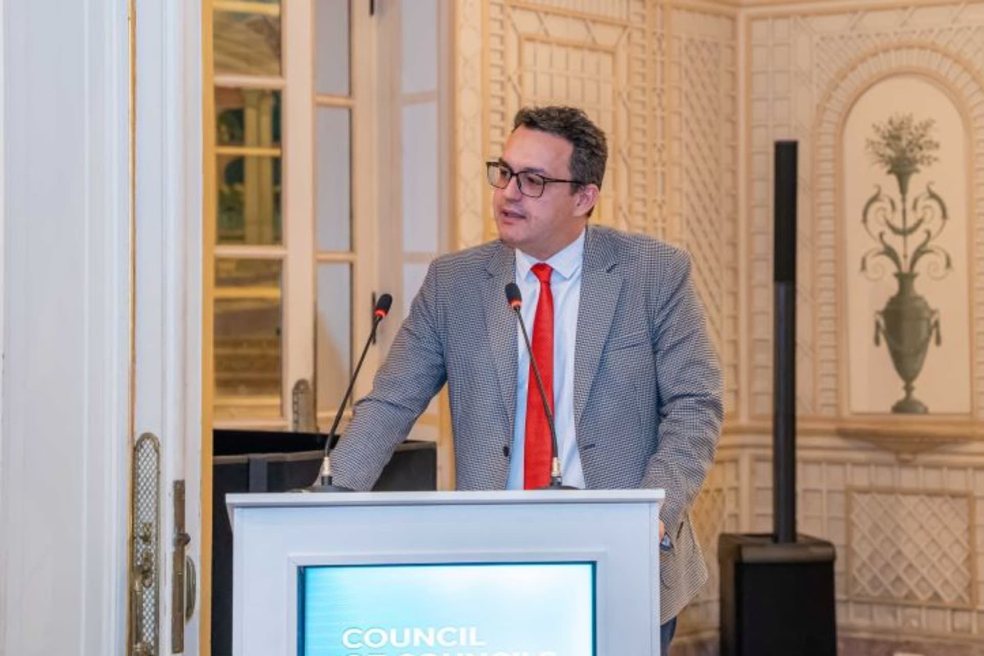 <p>Daniel Vargas discusses the “Geopolitics of Sustainability Standards.”</p>
