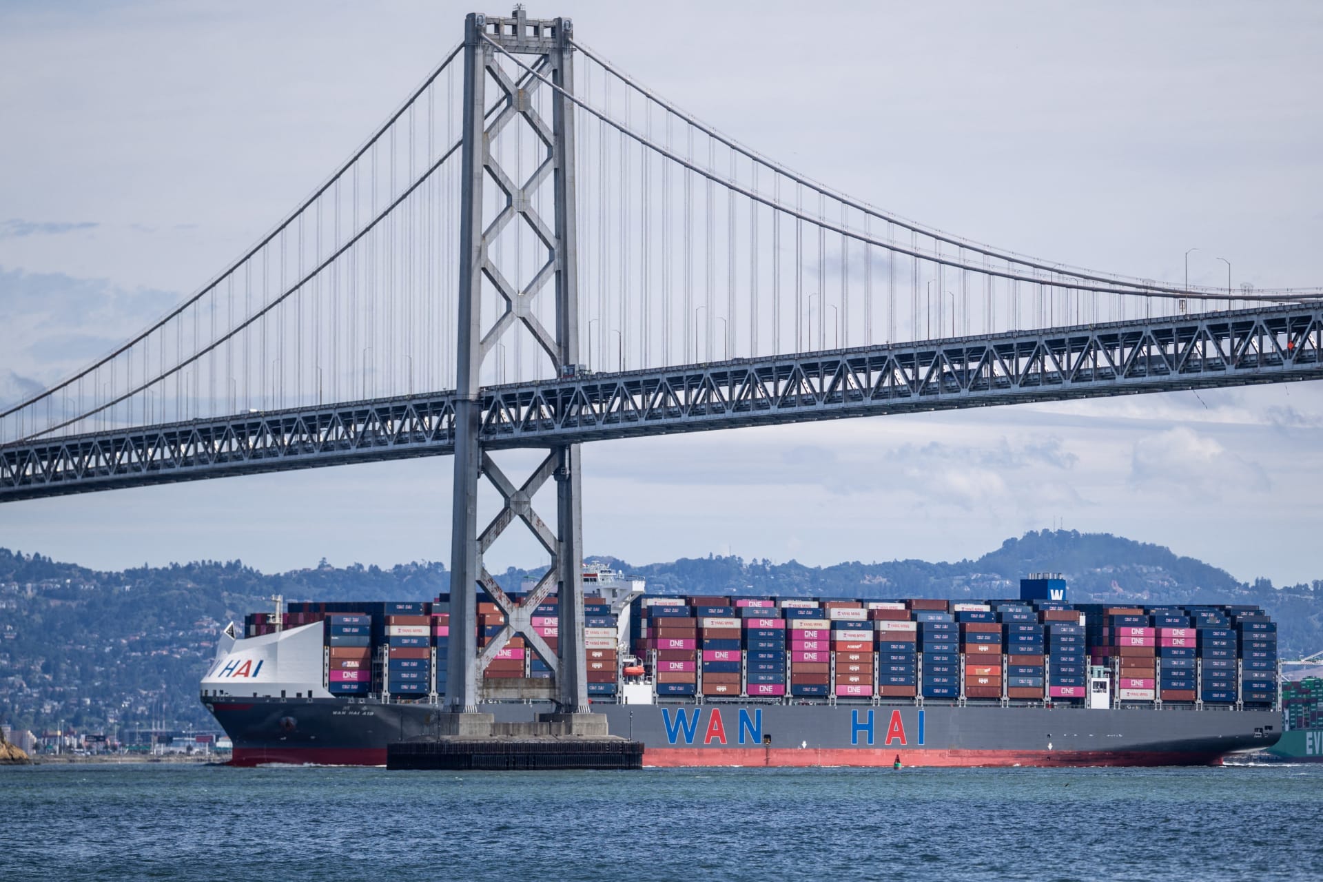 A container ship passes under the San Francisco-Oakland Bay Bridge, in San Francisco, California, U.S., April 9, 2026. REUTERS/Carlos Barria