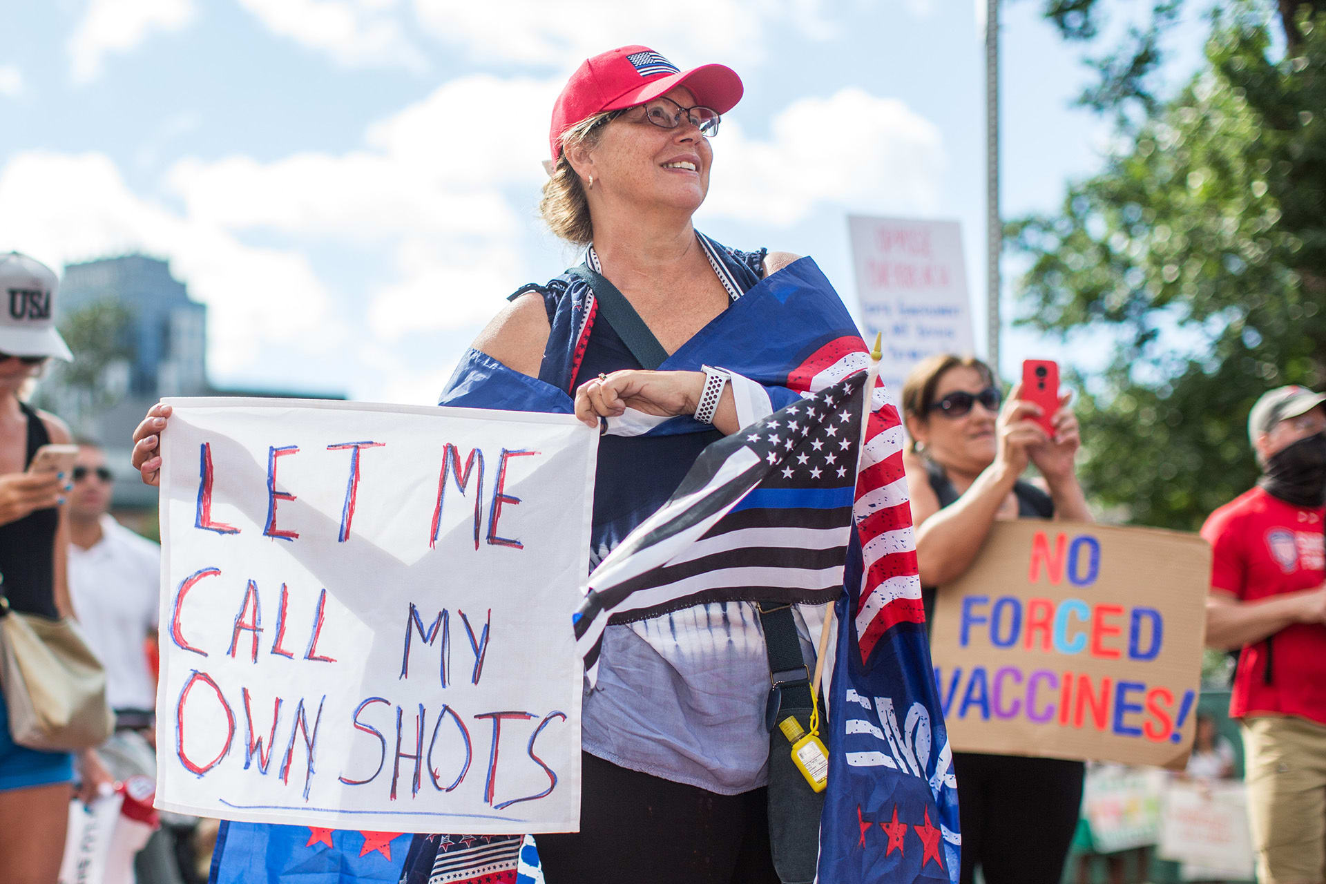 A photo of a woman protesting vaccination mandates