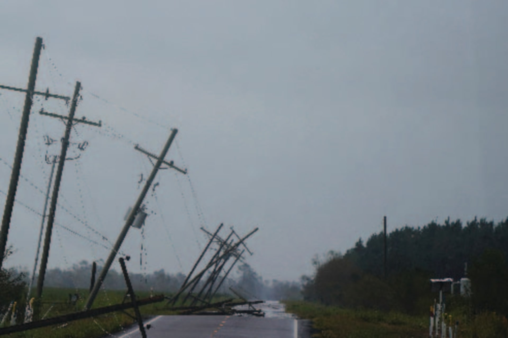 2020-08-28T220809Z_1514980637_RC2ANI9B8ML3_RTRMADP_3_STORM-LAURA-card-crop