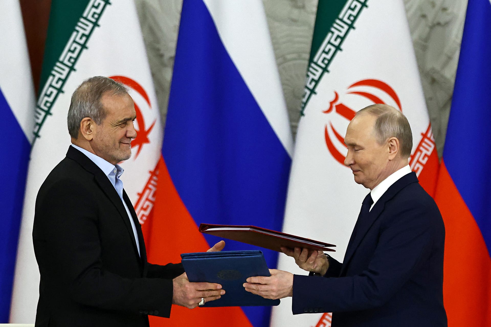 Image of Iranian President Pezeshkian visiting Russia