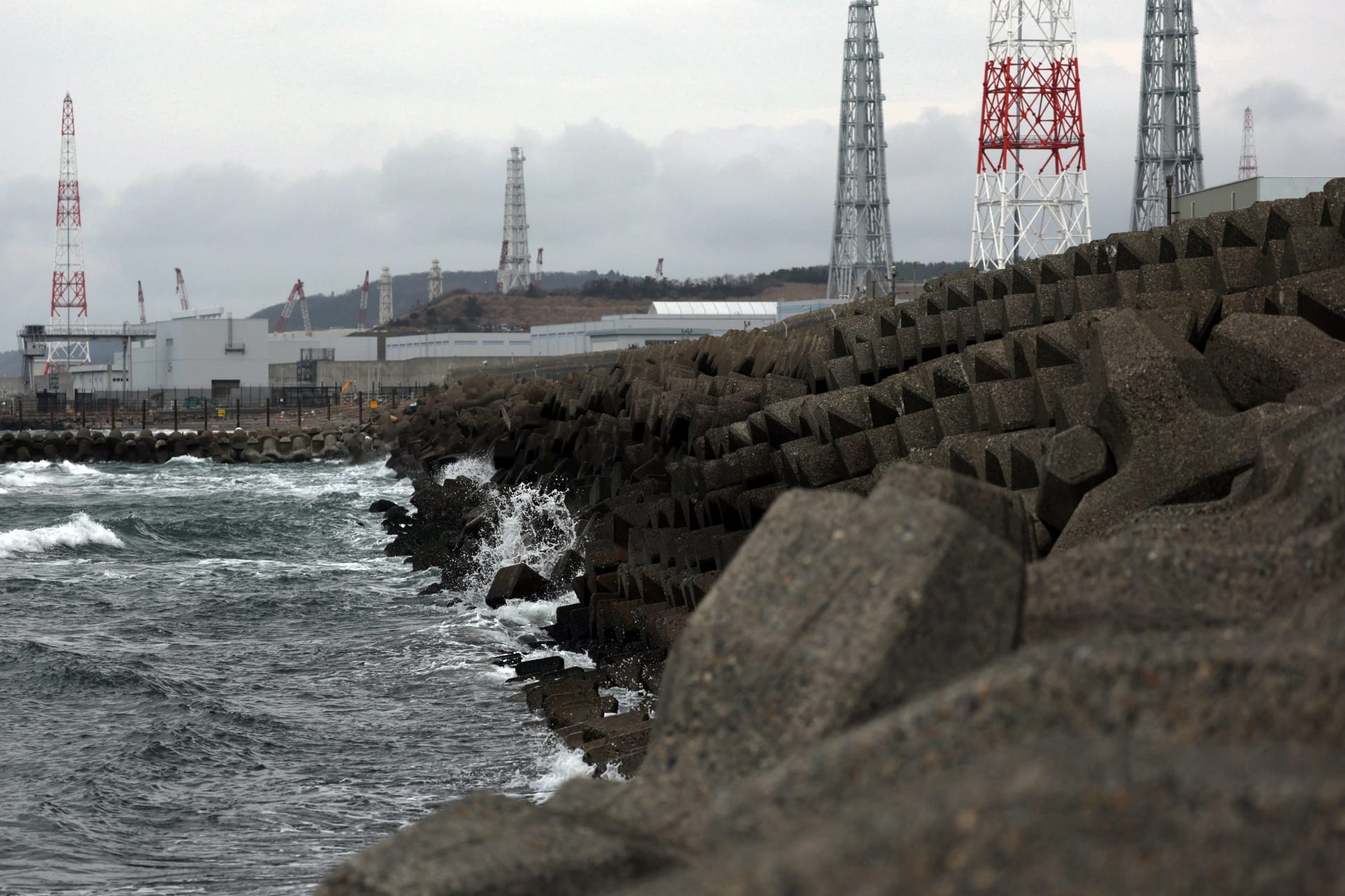 <p>Tokyo Electric Power Company (TEPCO)’s Kashiwazaki Kariwa nuclear power plant, one of the world’s largest nuclear facilities, stands along the seaside in Kashiwazaki, Niigata prefecture, Japan December 21, 2025.</p>
