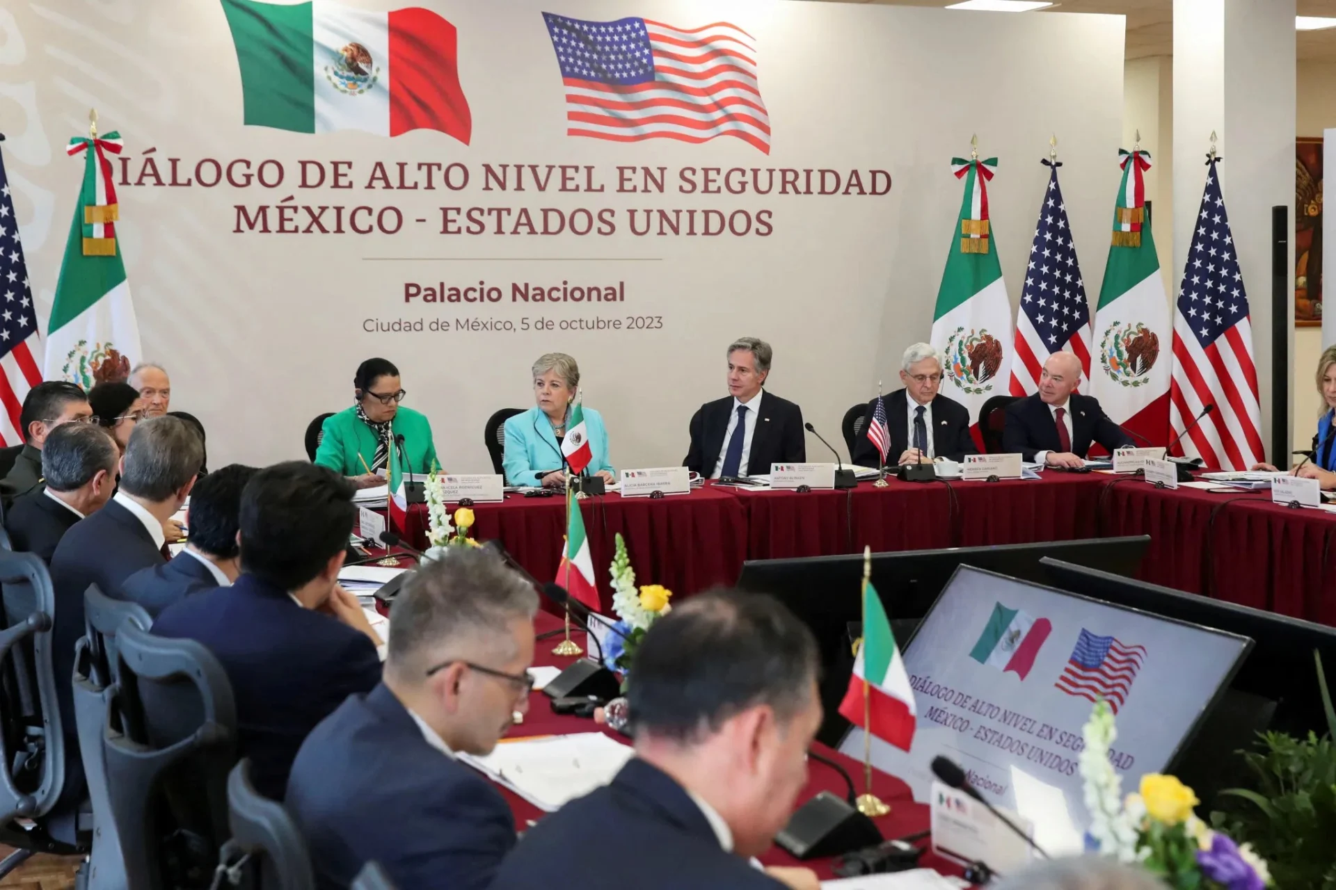 A summit between America and Mexico