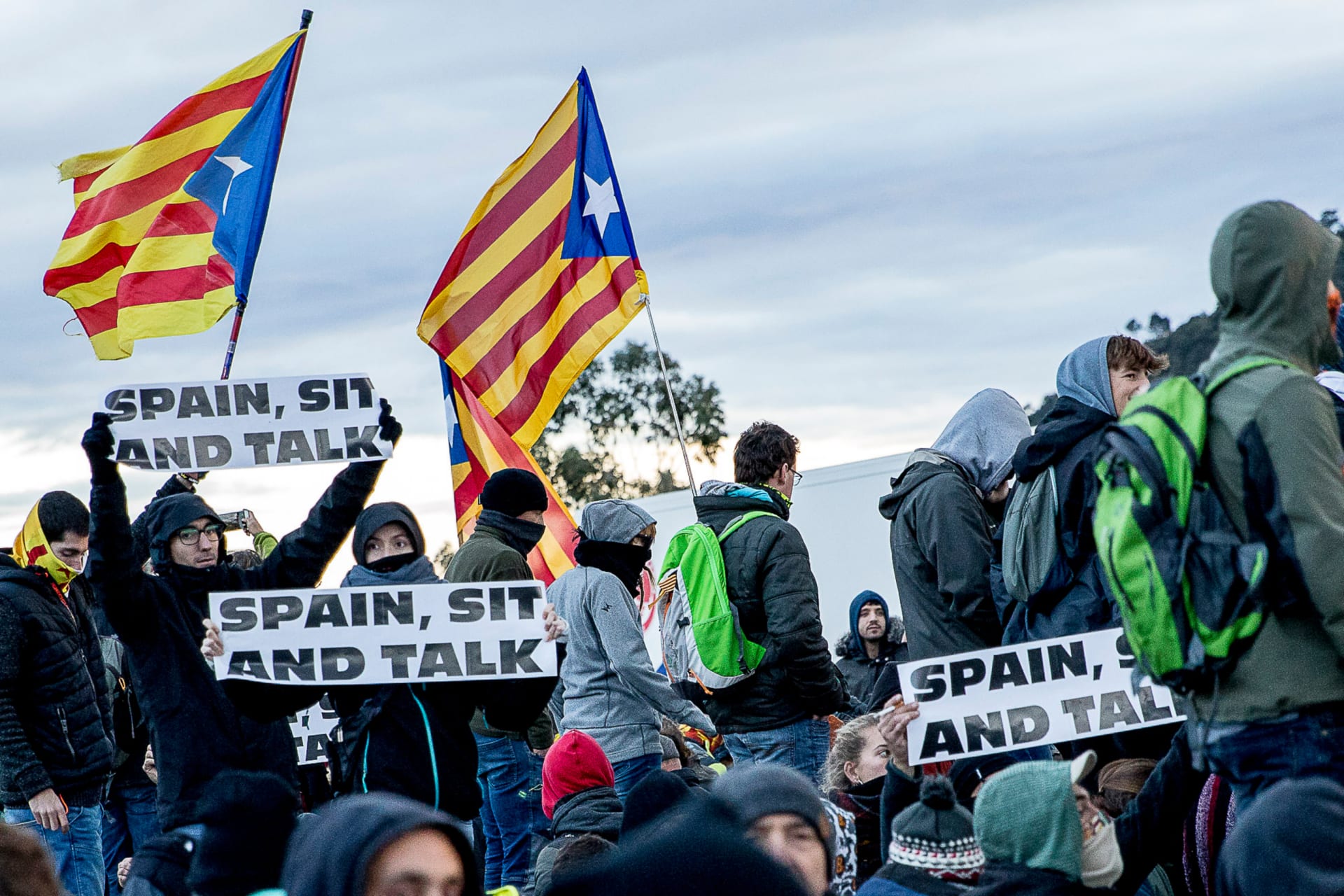 Catalan independent activists block a border point between Spain and France in Le Pertús, France, on November 11, 2019.