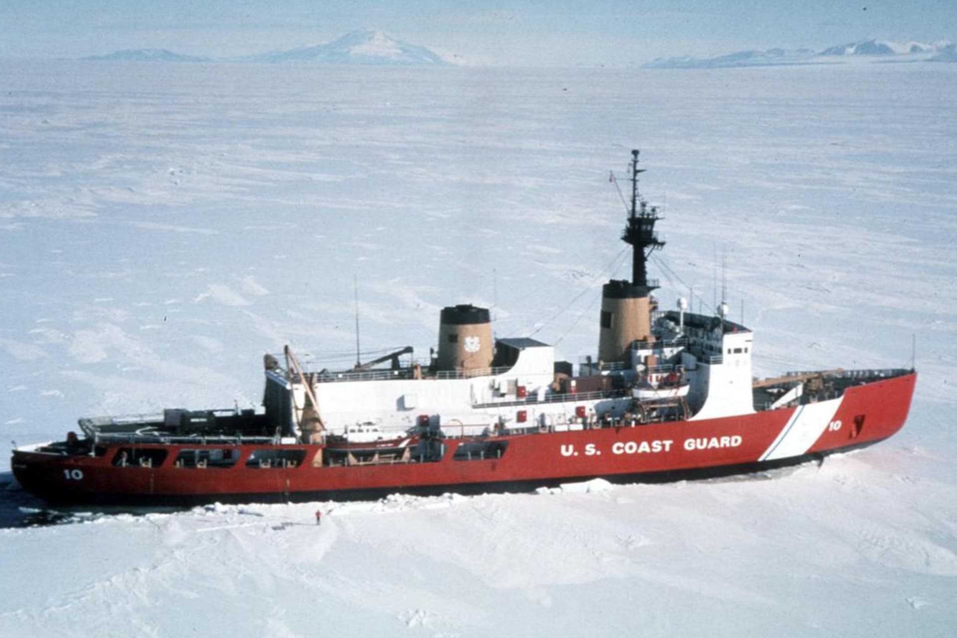 <p>U.S. Coast Guard icebreaker Polar Star ploughs through ice in 1999.</p>