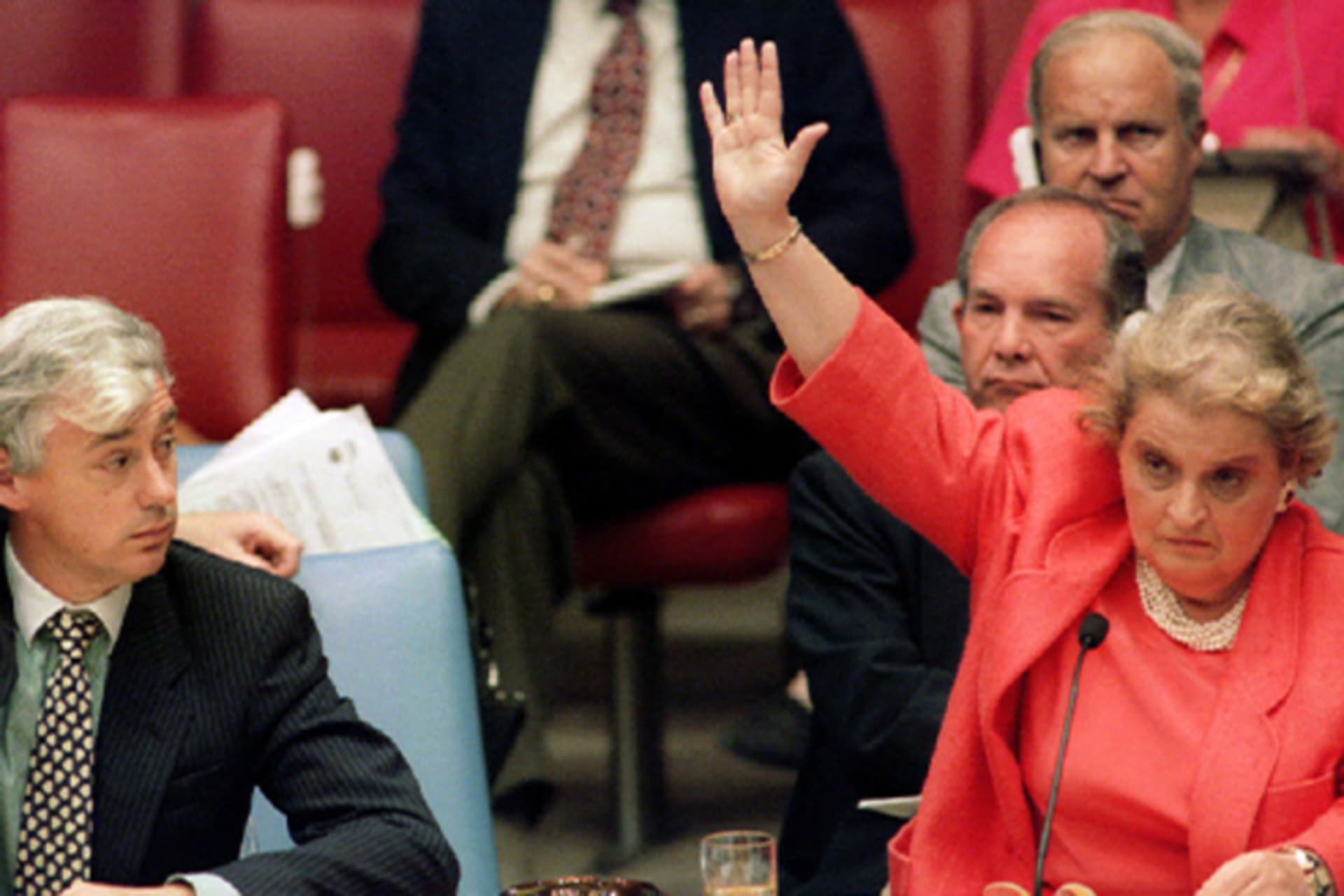 lj-48-reuters-1994-07-31T120000Z_1670391931_PBEAHUNHIEQ_RTRMADP_3_USA.jpg