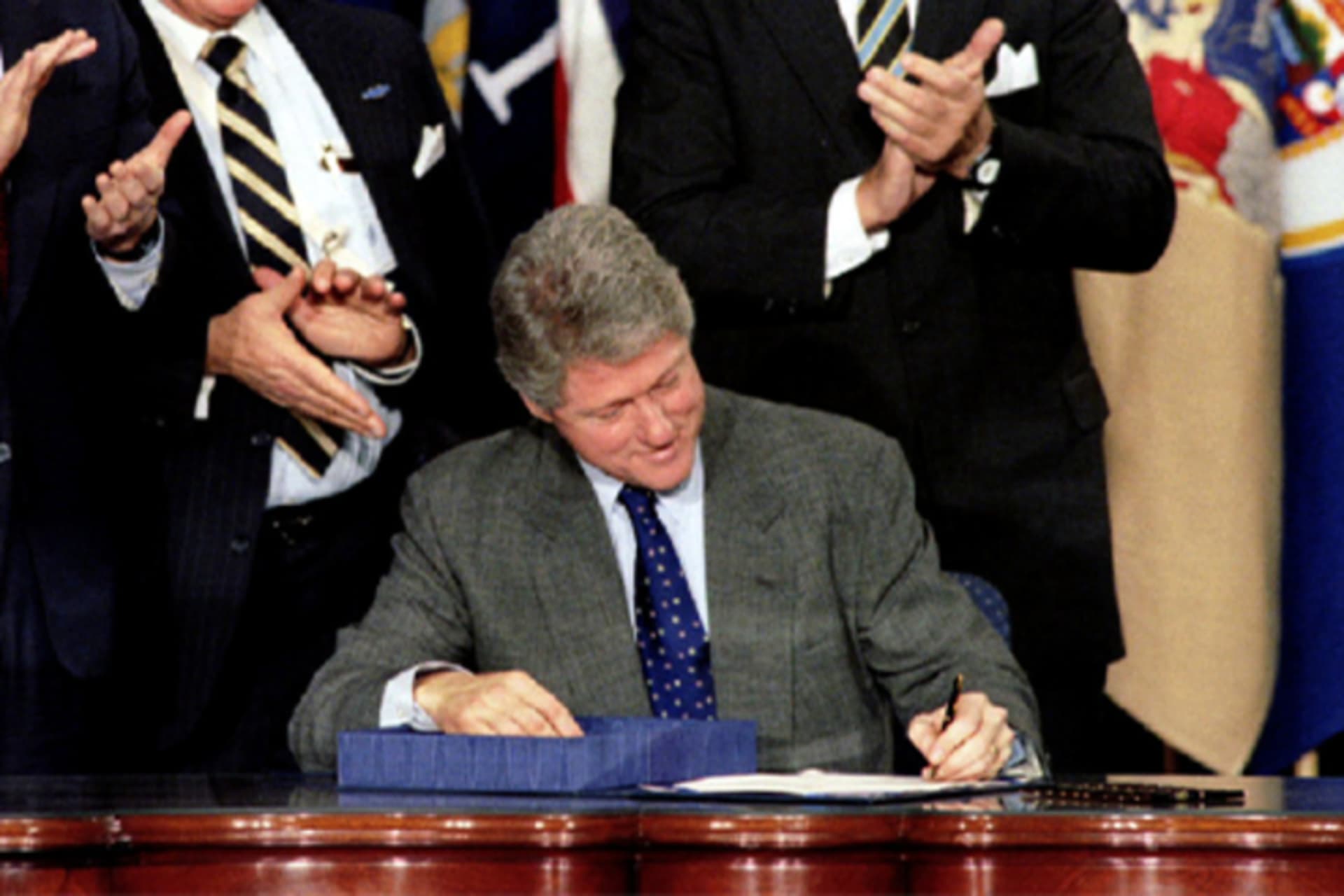 lj-50-reuters-1993-12-088f5edd08-68cb-445f-9489-41e3adf0fc6b.jpg