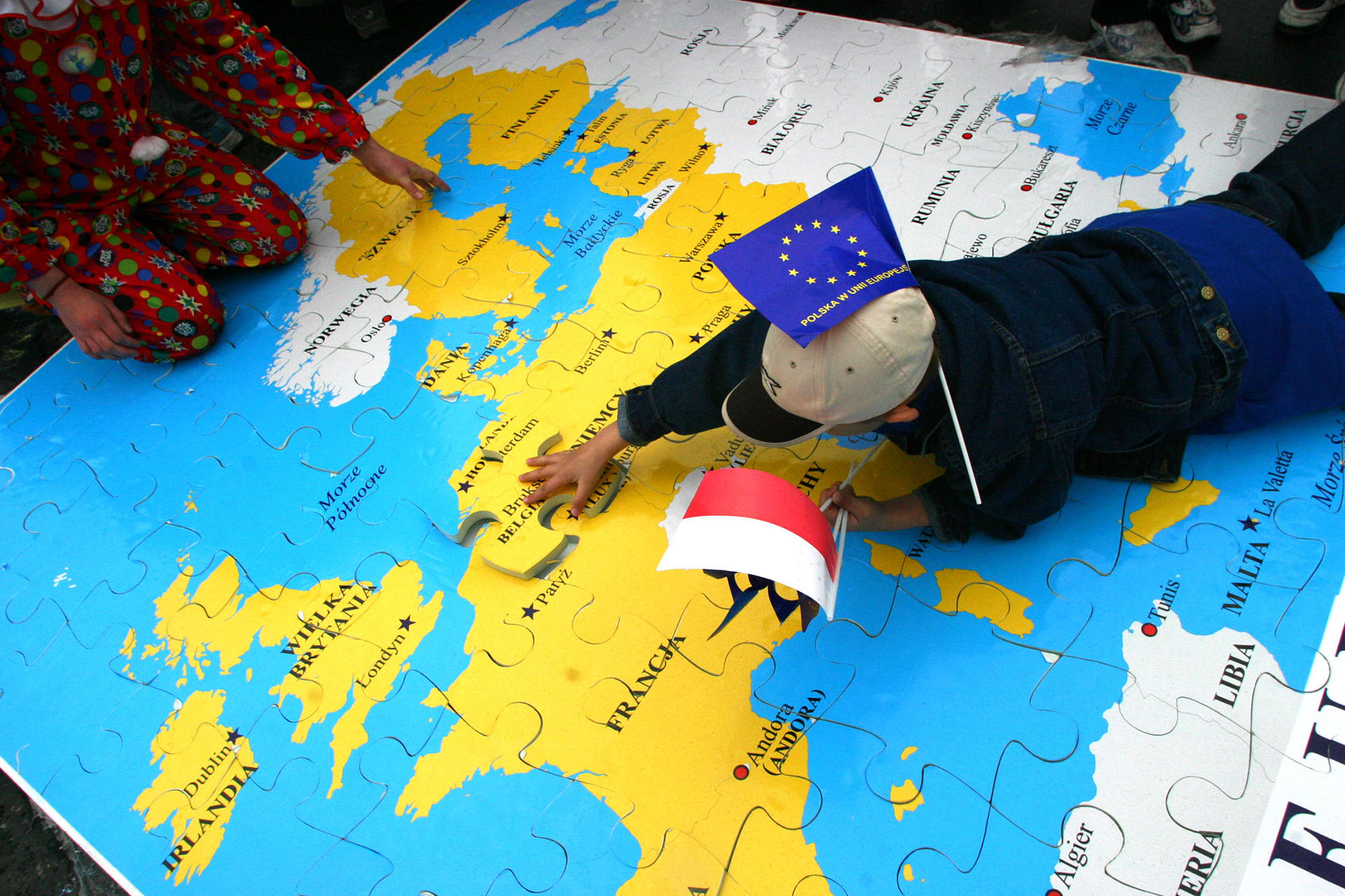 A YOUNG POLISH BOY FITS THE FINAL PIECE OF A PUZZLE DEPICTING A MAP OF THE EUROPEAN UNION IN TO ...
