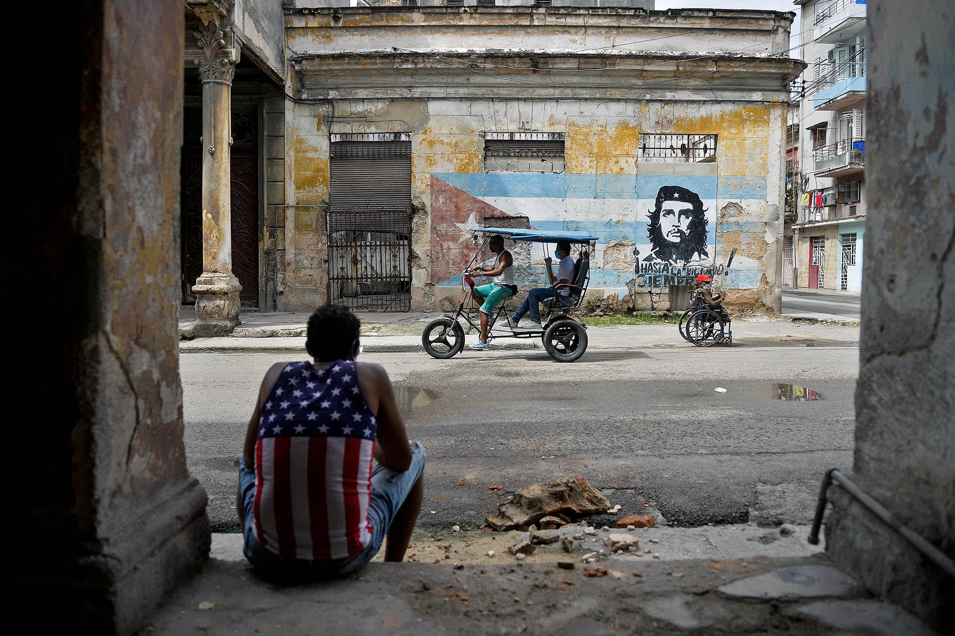 TOPSHOT-CUBA-HEALTH-VIRUS-DAILY LIFE