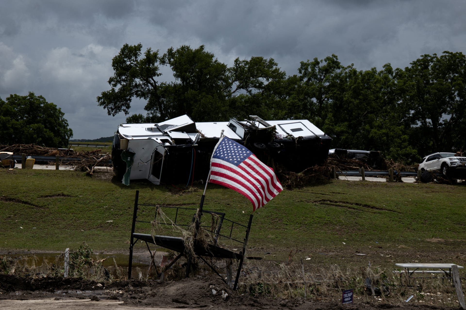 Heavy rains cause flood damage in southern Texas