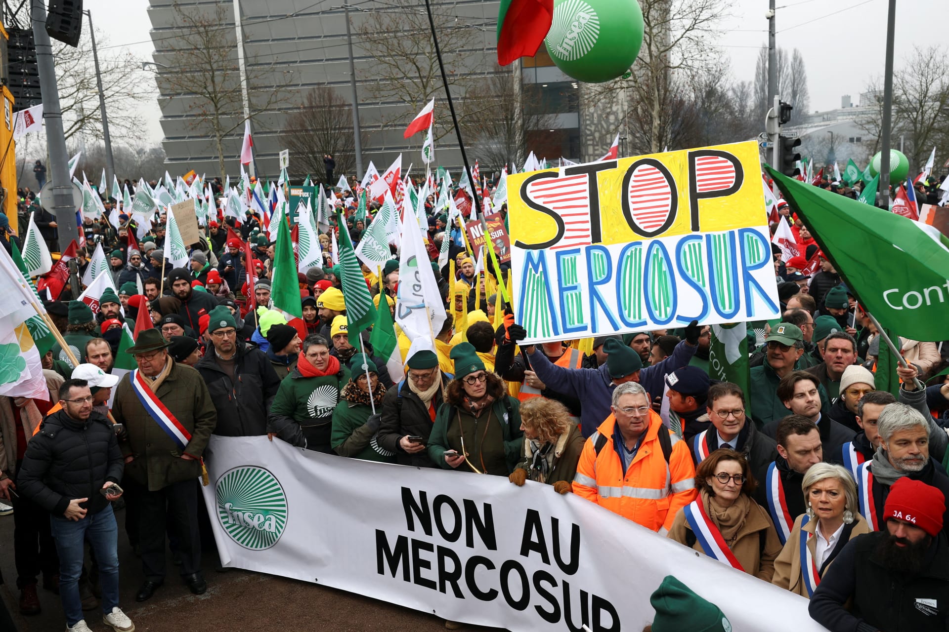 Protesters gather as French farmers from FNSEA and Jeunes Agriculteurs farm unions take part in a demonstration to protest against the EU-Mercosur free trade agreement, in Strasbourg, France, January 20, 2026. REUTERS/Yves Herman