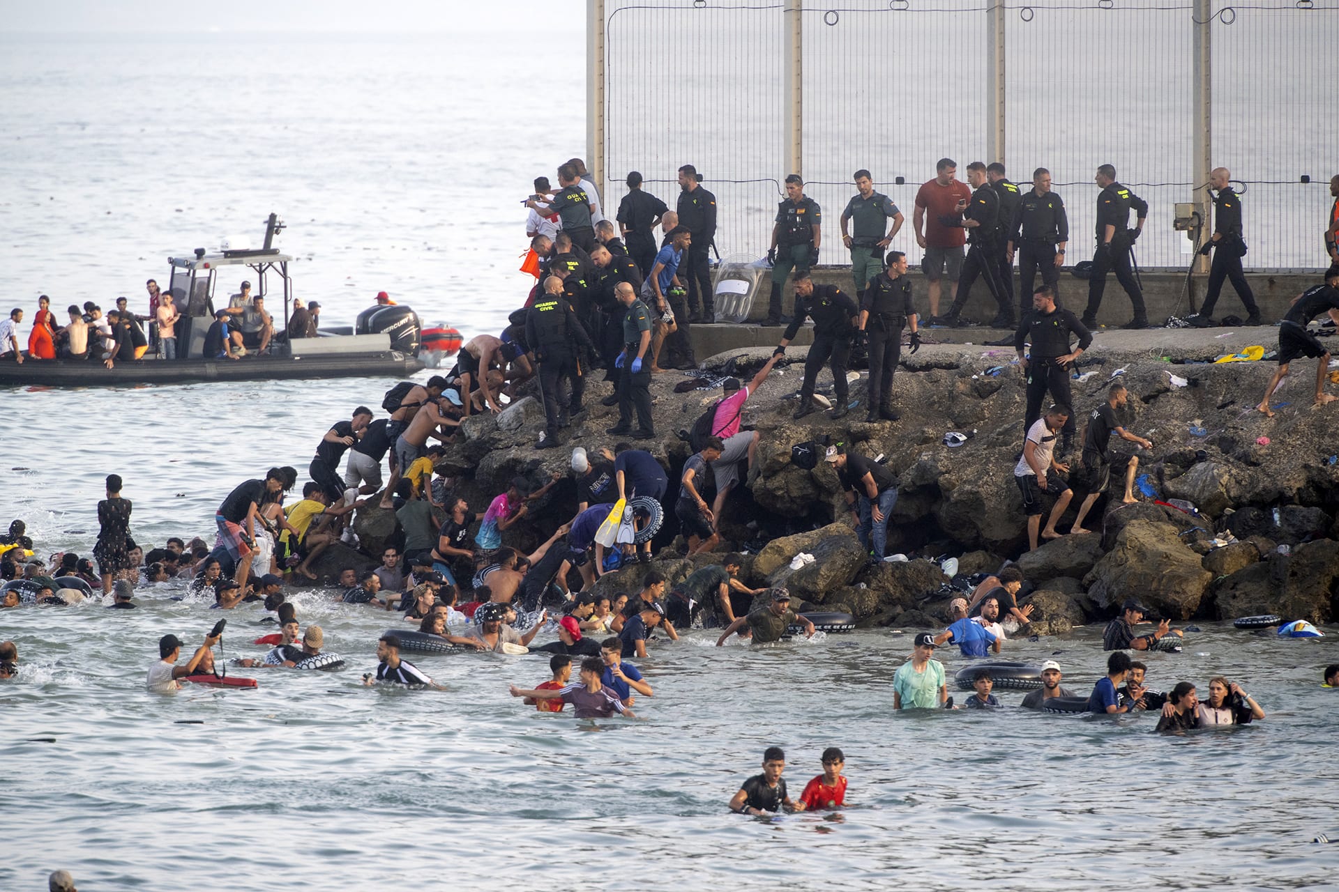 <p>Dozens of migrants celebrate having crossed the border between Ceuta and Morocco, on July 31, 2026.</p>
