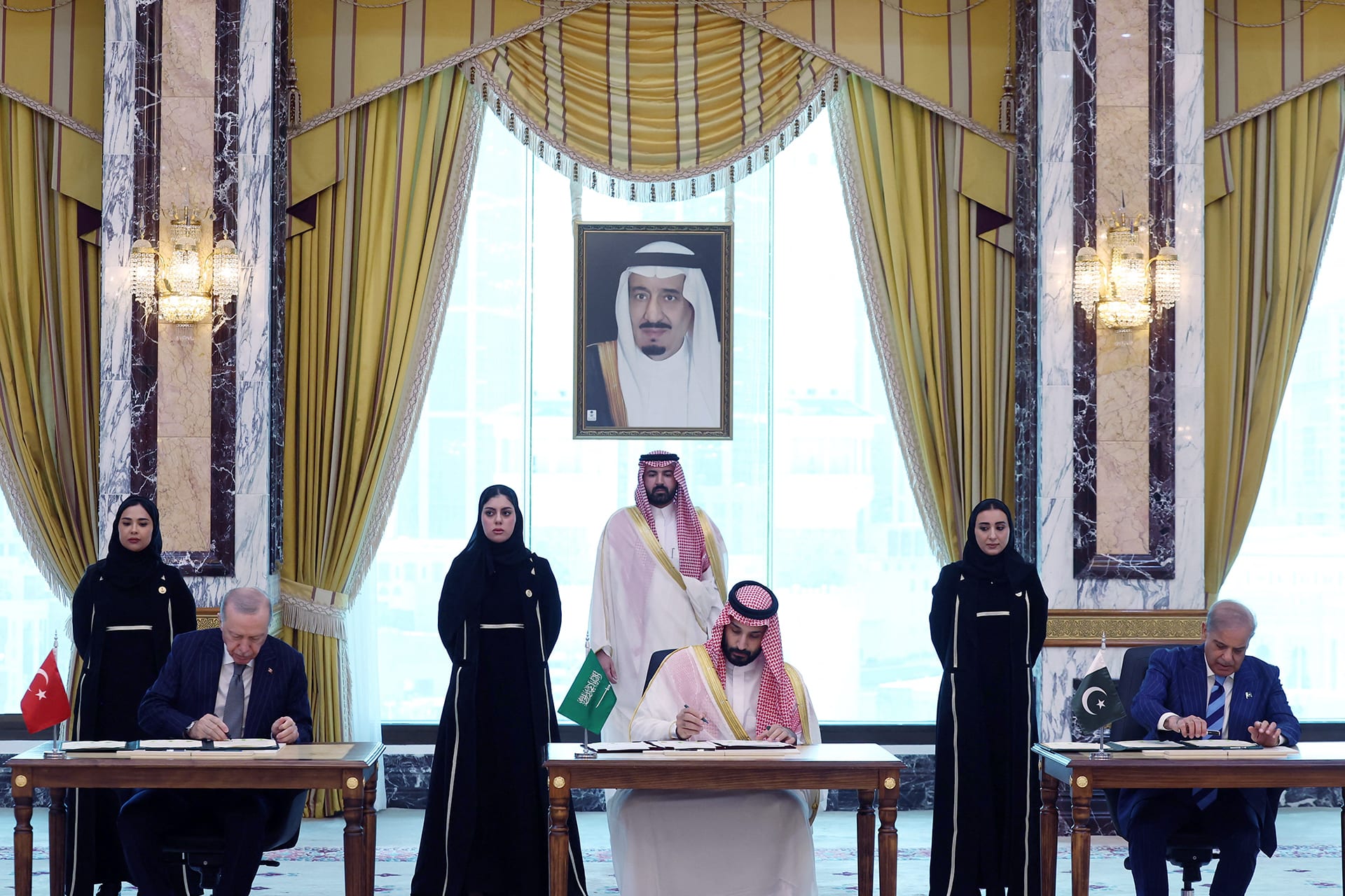 Turkish President Tayyip Erdogan, Saudi Crown Prince Mohammed bin Salman and Pakistan's Prime Minister Shehbaz Sharif sign a joint defense agreement in Mecca, Saudi Arabia, August 7, 2026.