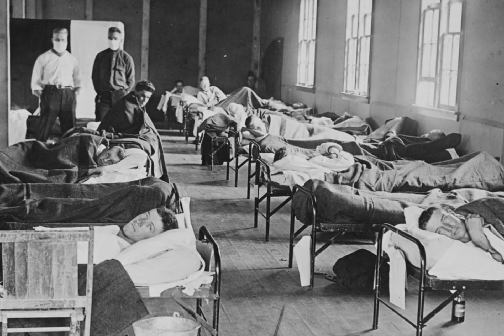 patients in hospital beds in 1918