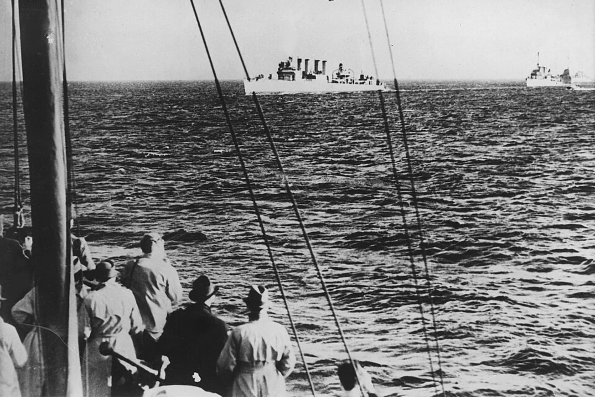 <p>U.S. destroyers transferred to Great Britain sail into British ports, October 1940.</p>