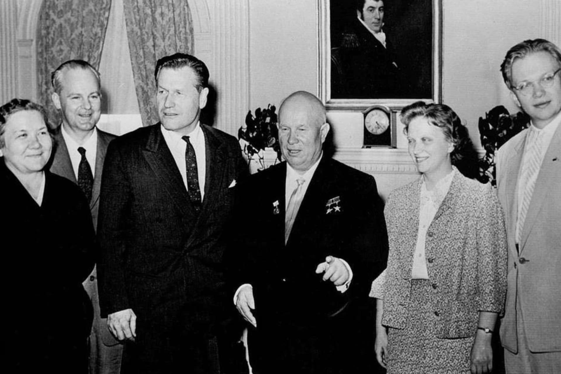 <p>New York Governor Nelson Rockefeller with Soviet Premier Nikita Khrushchev and his family at the Waldorf-Astoria in New York, September 18, 1959.</p>
