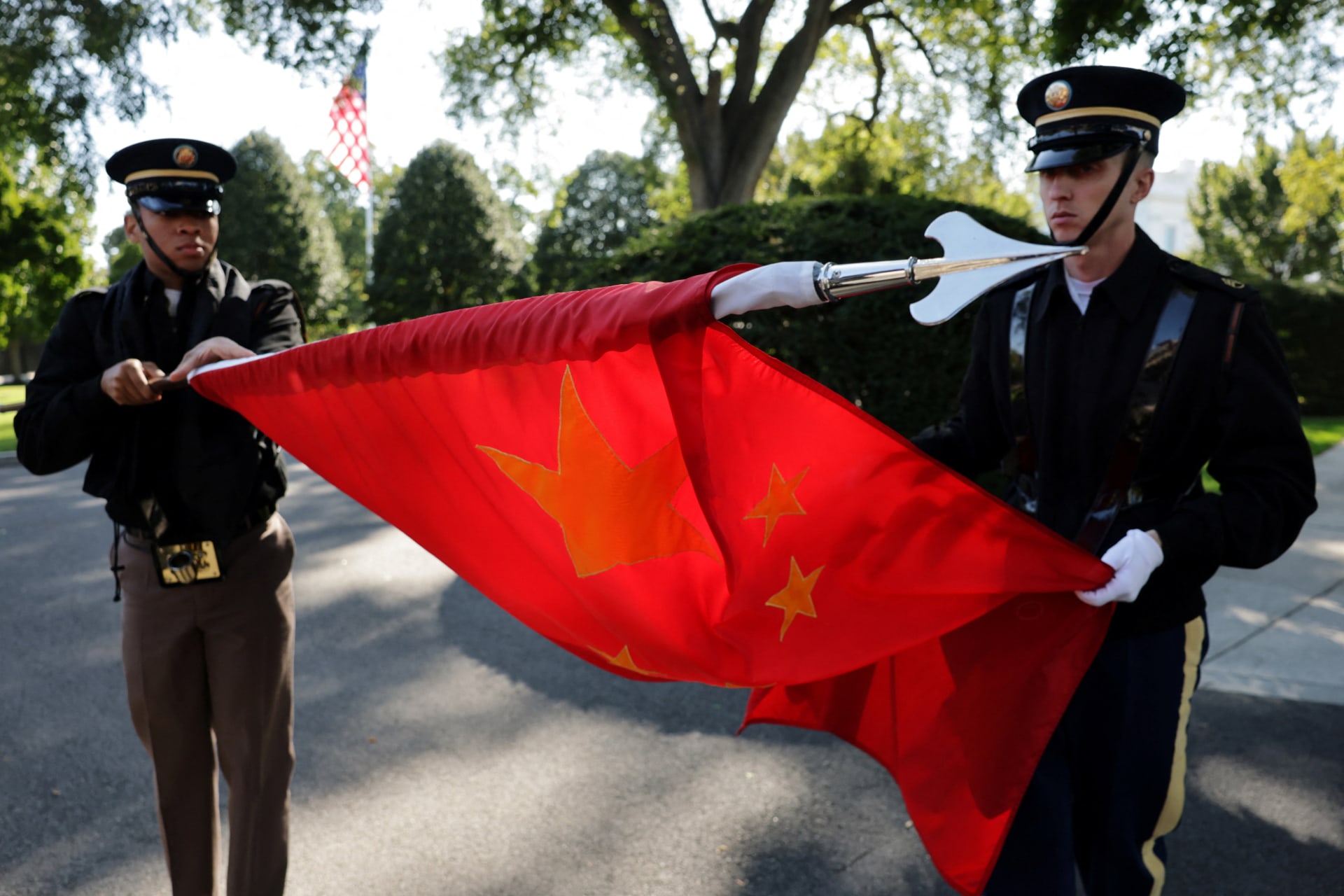 <p>Members of a U.S. military honor guard roll up a Chinese flag after rehearsing for Chinese leader Xi Jinping’s state visit to Washington, DC, September 16, 2026.</p>
