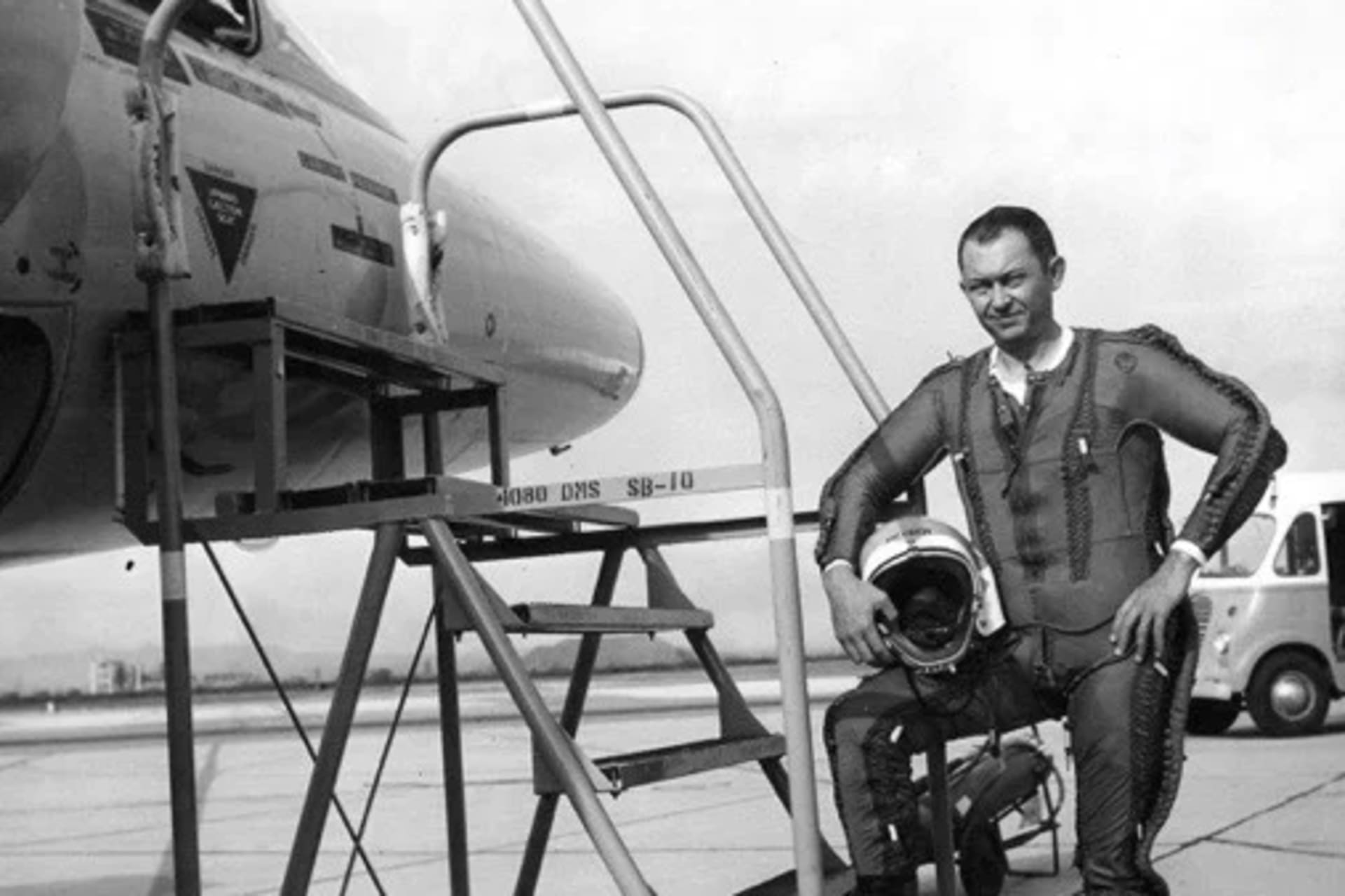<p>Major Richard S. Heyser, wearing an MC-3 capstan-type partial-pressure suit for protection at high altitude, poses next to his Lockheed U-2 reconnaissance plane.</p>
