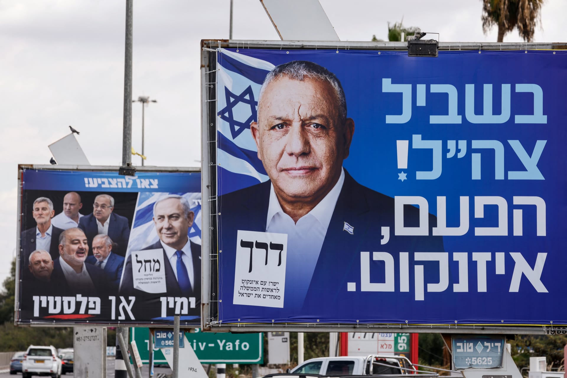 <p>Billboards featuring Israeli Prime Minister Benjamin Netanyahu of the Likud party (left) and former Israeli military chief Gadi Eisenkot, leader of the Yashar party (right), at the entrance to Kiryat Malachi, Israel, on October 20, 2026.</p>
