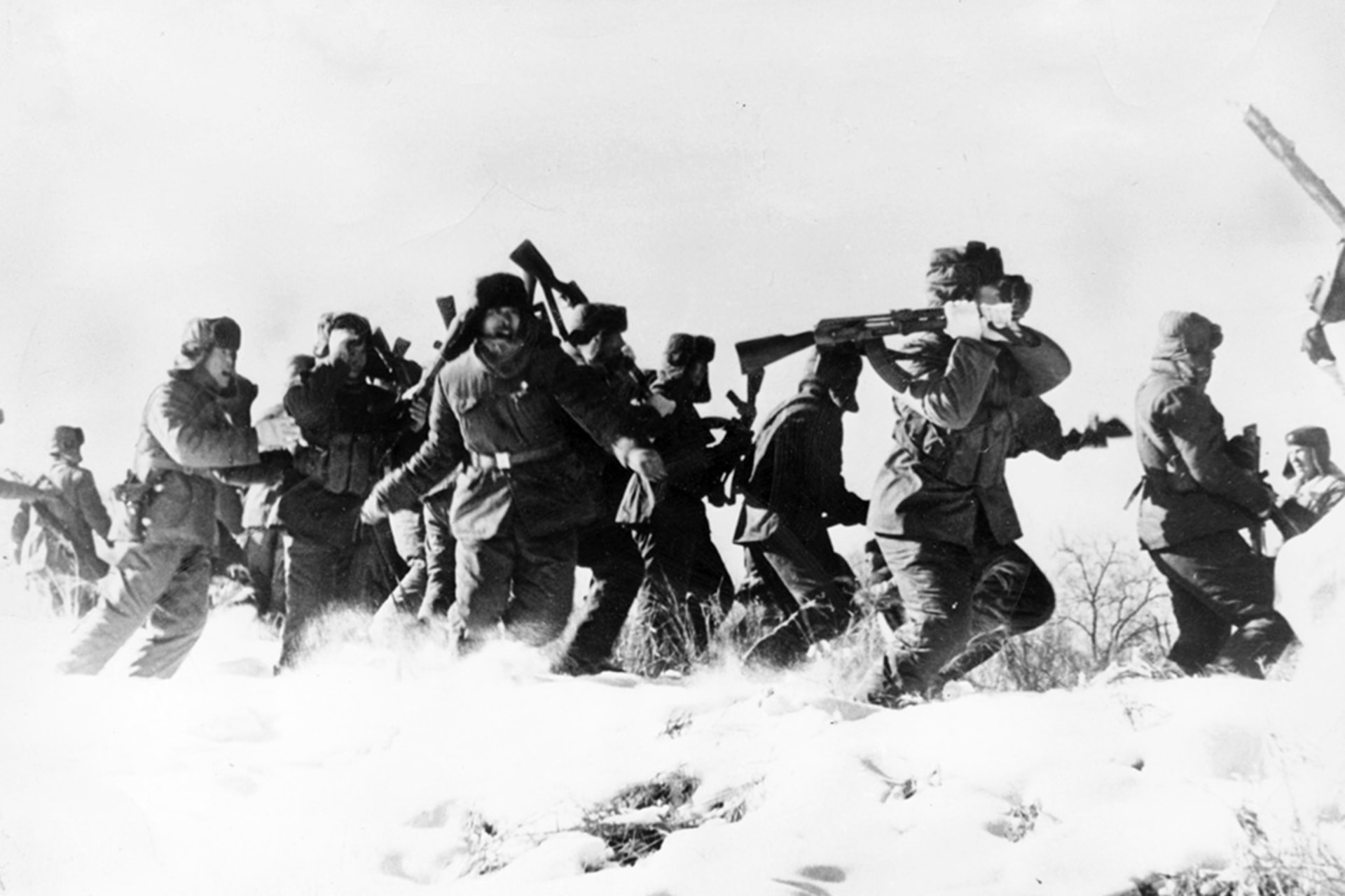 Chinese soldiers deploy near the Soviet border. 
