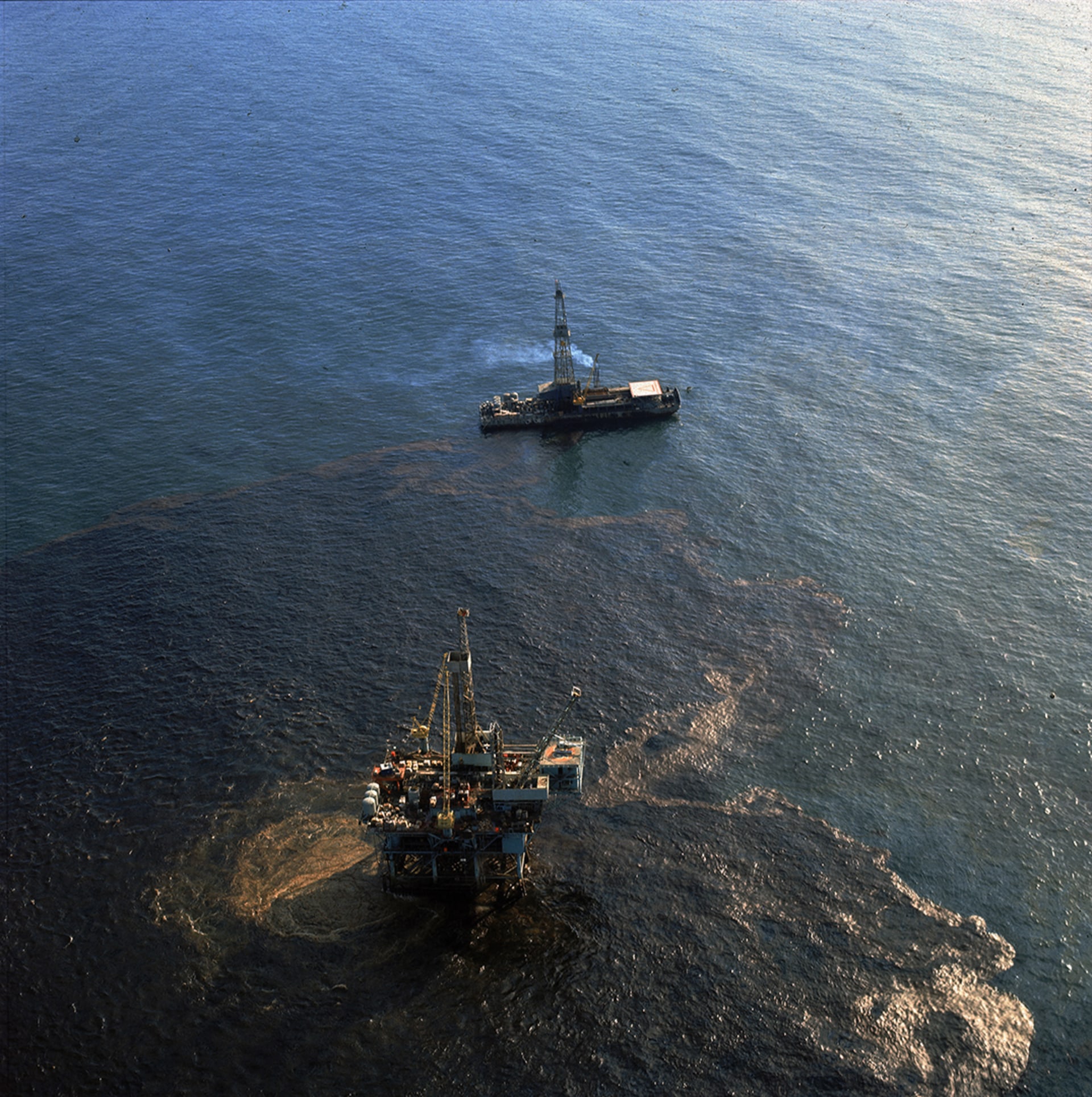 The drilling platform that spilled 200,000 gallons of crude oil near Santa Barbara, California, February 1969. 