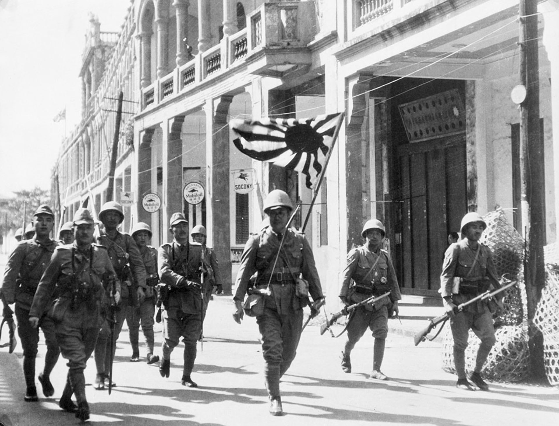 Japanese troops marching through Hainan Island in 1937. Bettmann/Corbis