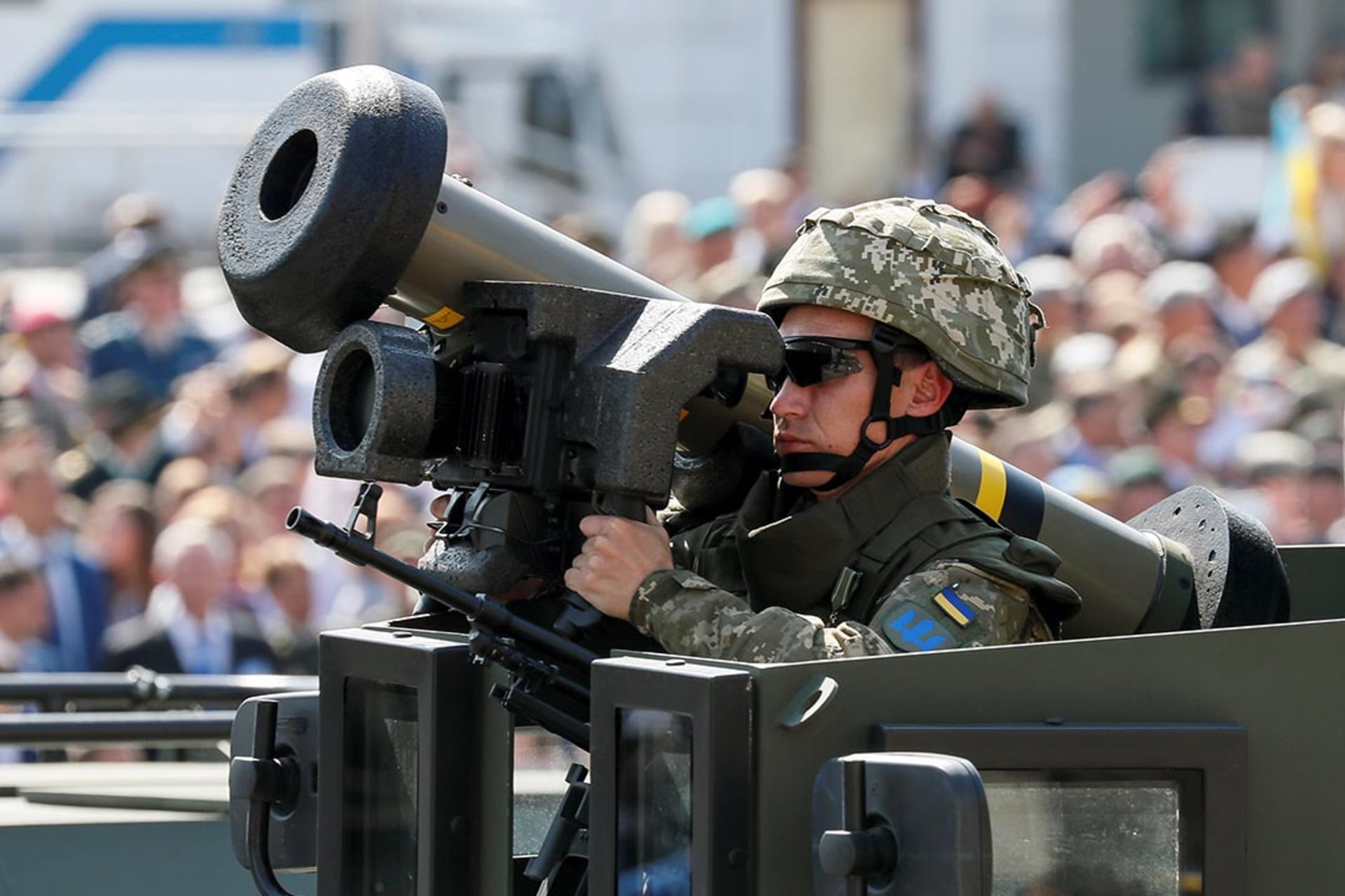 A Ukrainian soldier displays a Javelin anti-tank missile during a military parade.
