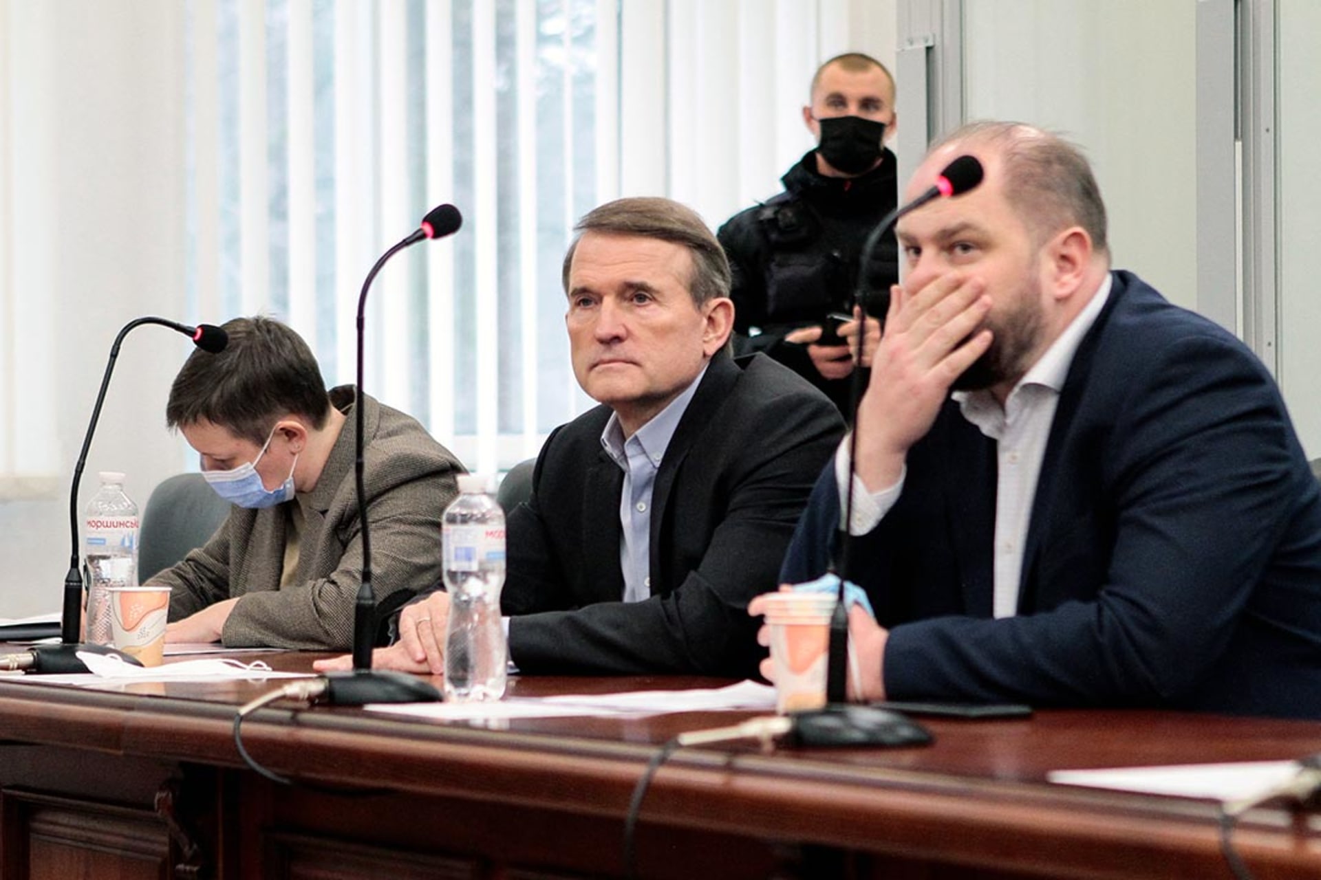 Viktor Medvedchuk appears before a Kyiv appeals court. 
