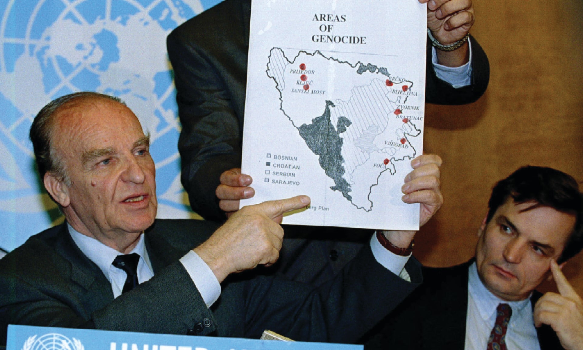 Bosnian President Alija Izetbegovic (L) points to a ”Areas of Genocide” map, Foreign Minister Haris Silajdzic (R) looks on during a press conference at the UN Offices of Geneva September 1, 1993