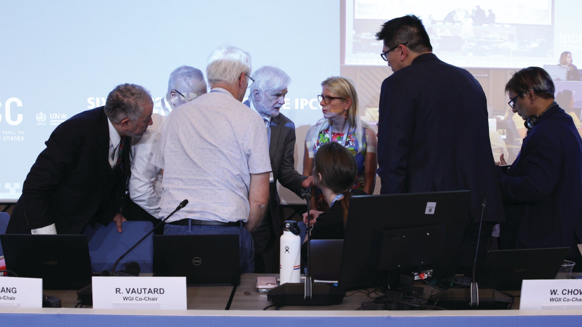 IPCC leaders in discussion at the organization’s 61st session