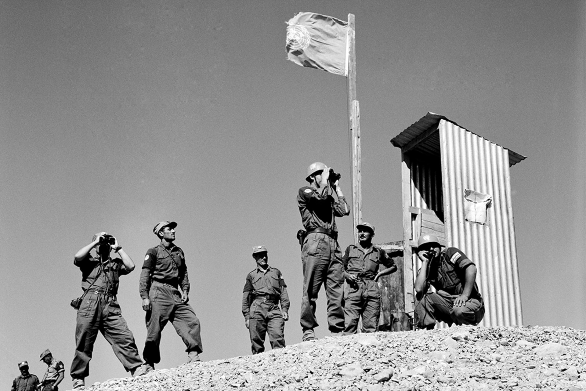Members of the Yugoslav contingent of the UN Emergency Force (UNEF) man an outpost in the Gulf of Aqaba area in Egypt on May 1, 1959.