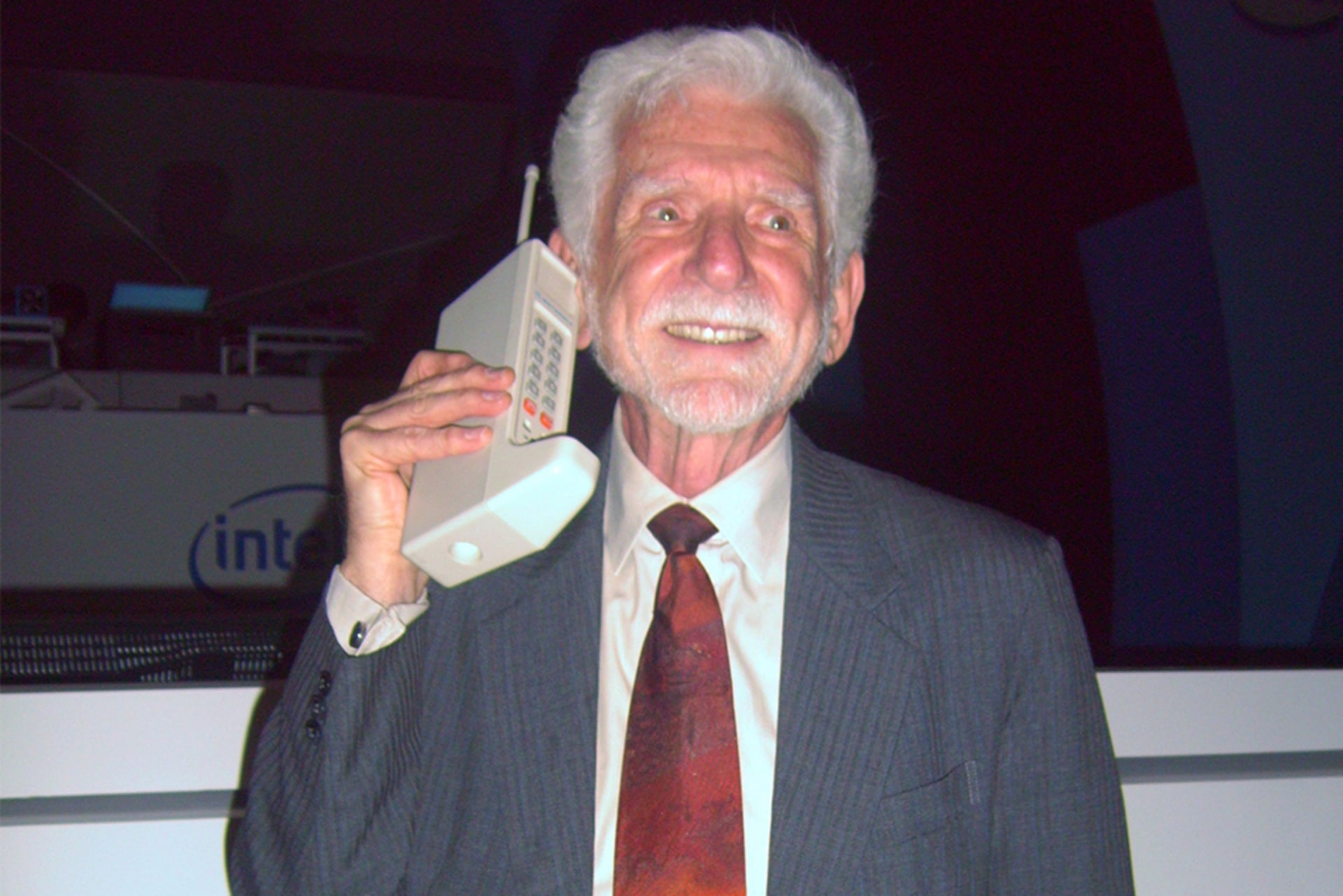 Martin Cooper, inventor of the handheld cellular mobile phone, holds a 1973 Motorola DynaTAC prototype in Taipei on June 5, 2007.