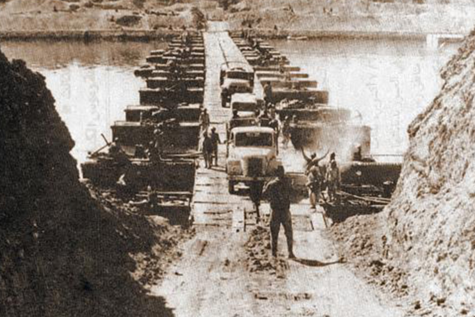 This photo shows Egyptian forces crossing the Suez Canal. Cars and troops are coming across a bridge.
