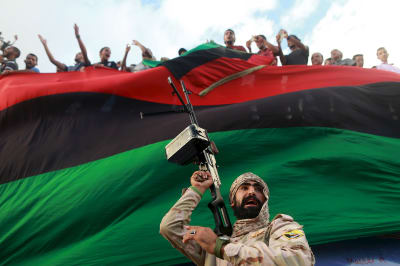 Soldier protecting a demonstration against candidates for a national unity government .