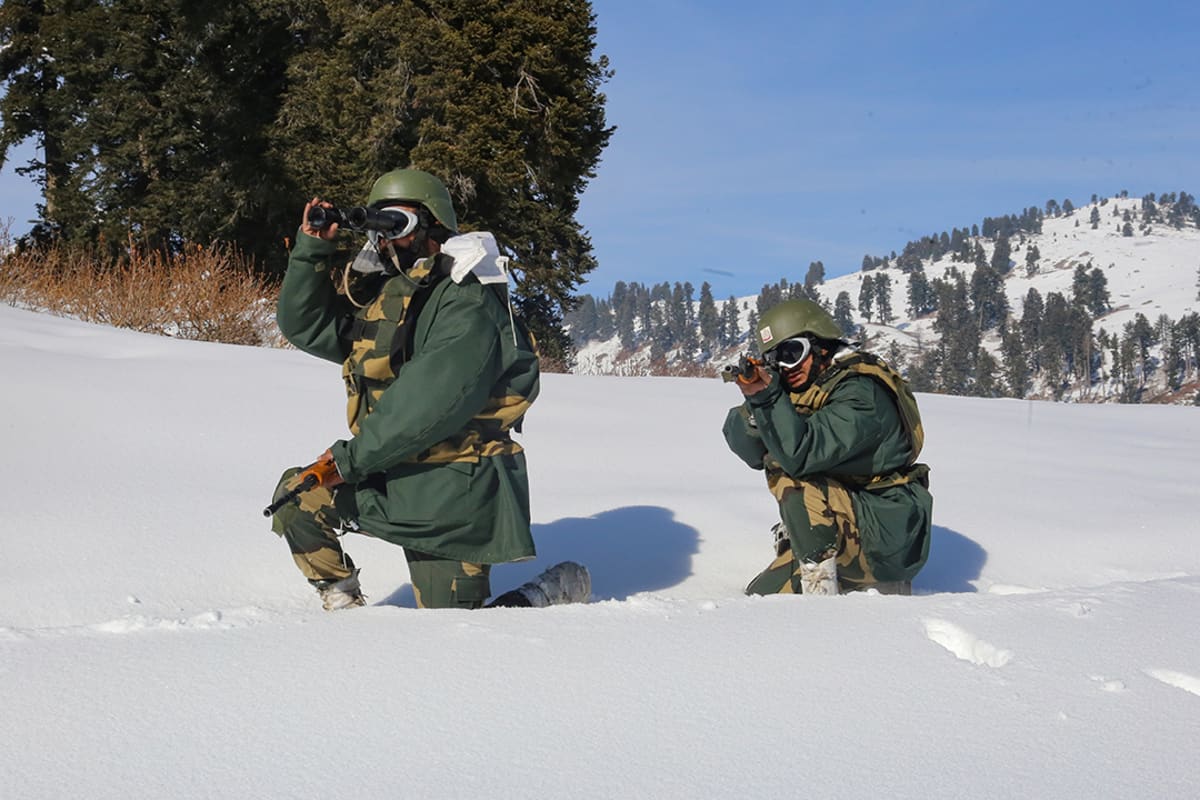 Border Security Force troops patrol near the Line of Control in Gulmarg, on December 31, 2021.
