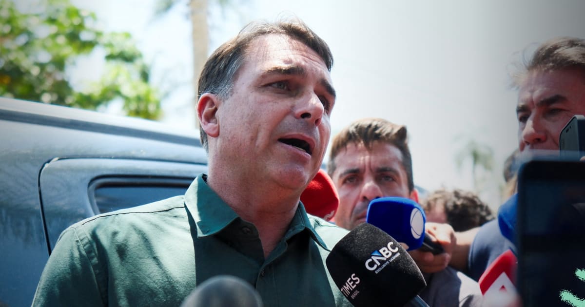 Brazil's Runoff: Flávio Bolsonaro vs. Luiz Inácio Lula da Silva