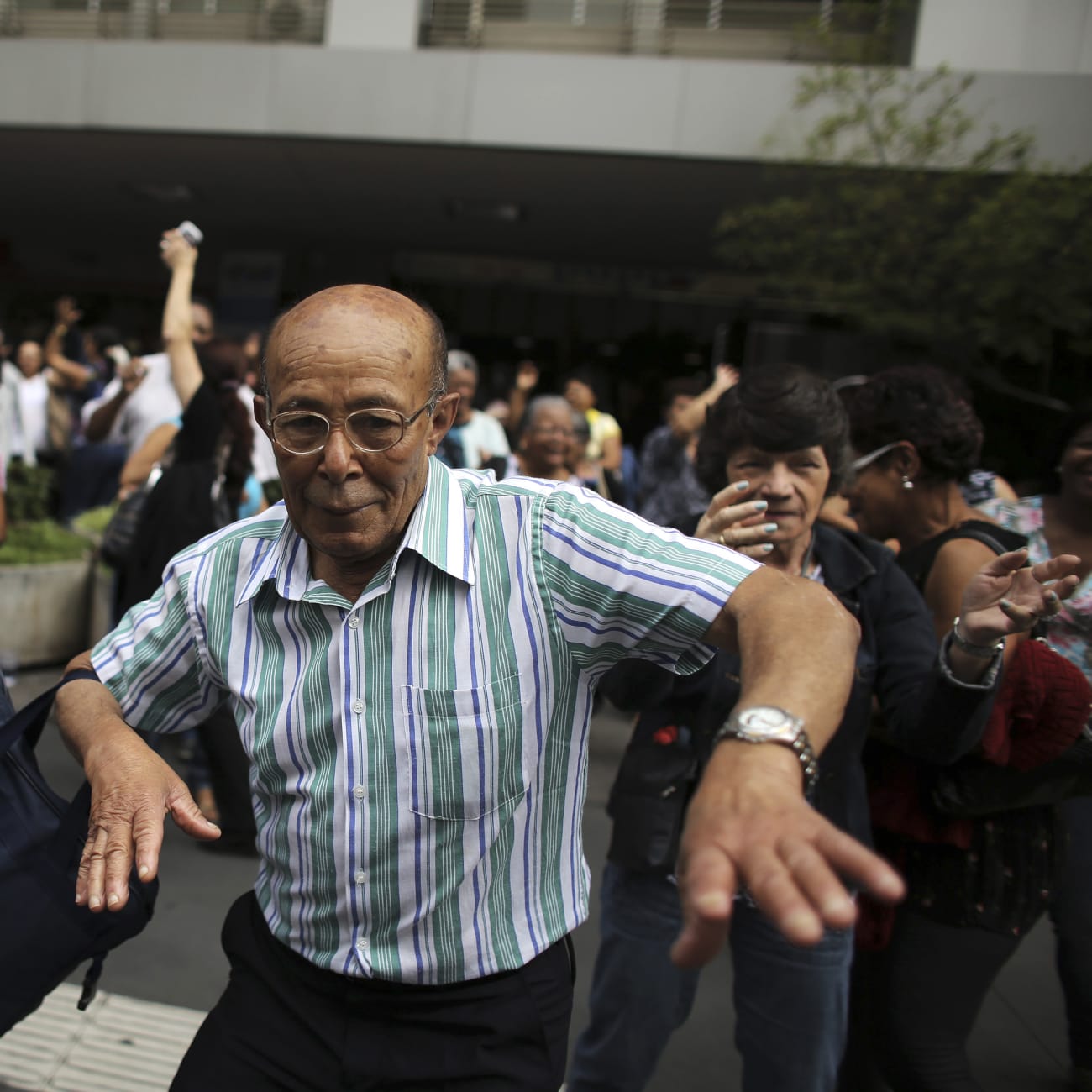 Elderly people dance on a street during the International Day of Older Persons in Sao Paulo's Avenida Paulista October 1, 2013. REUTERS/Nacho Doce (BRAZIL - Tags: SOCIETY TPX IMAGES OF THE DAY)