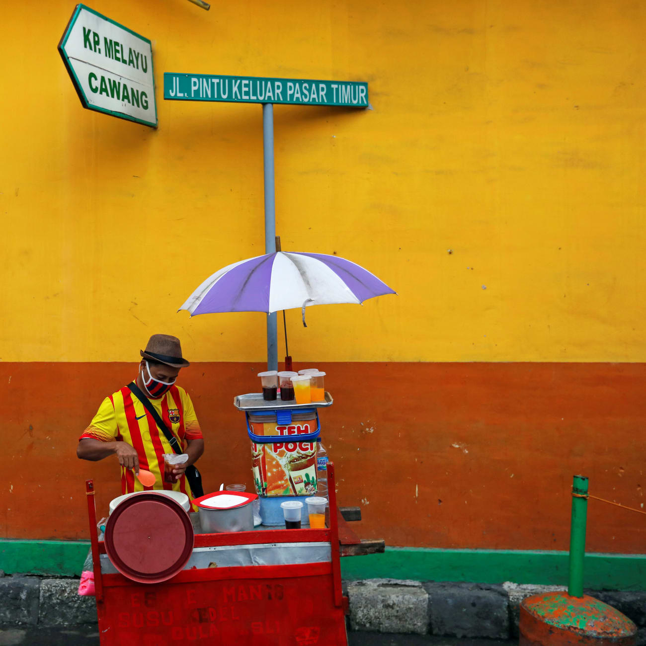 A street vendor prepares drinks for sale at Jatinegara, a traditional market in Jakarta, Indonesia, on May 21, 2020.