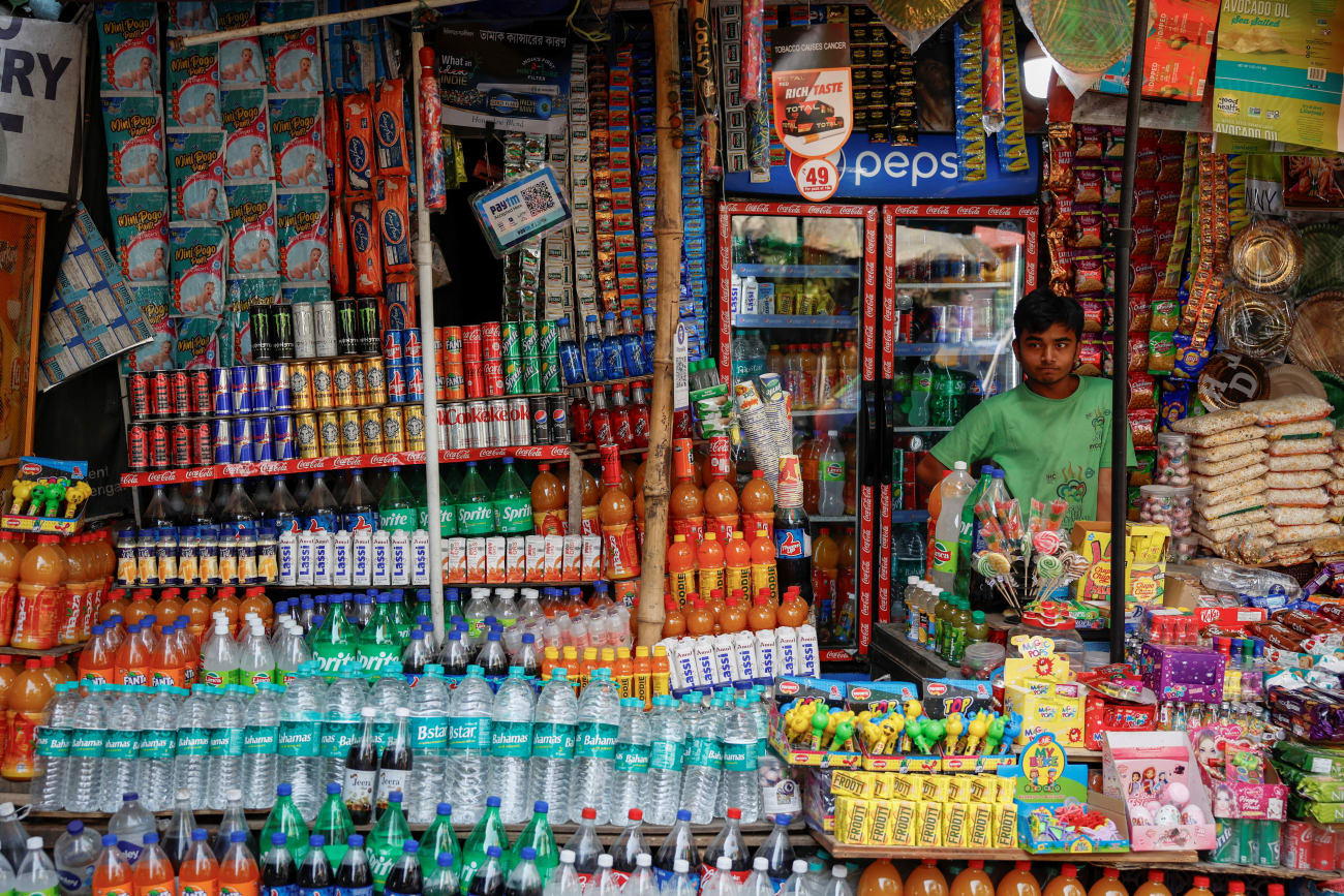 A vendor selling snacks and refreshment drinks waits for customers outside Alipore Zoological Garden, in Kolkata, India, on May 1, 2024.